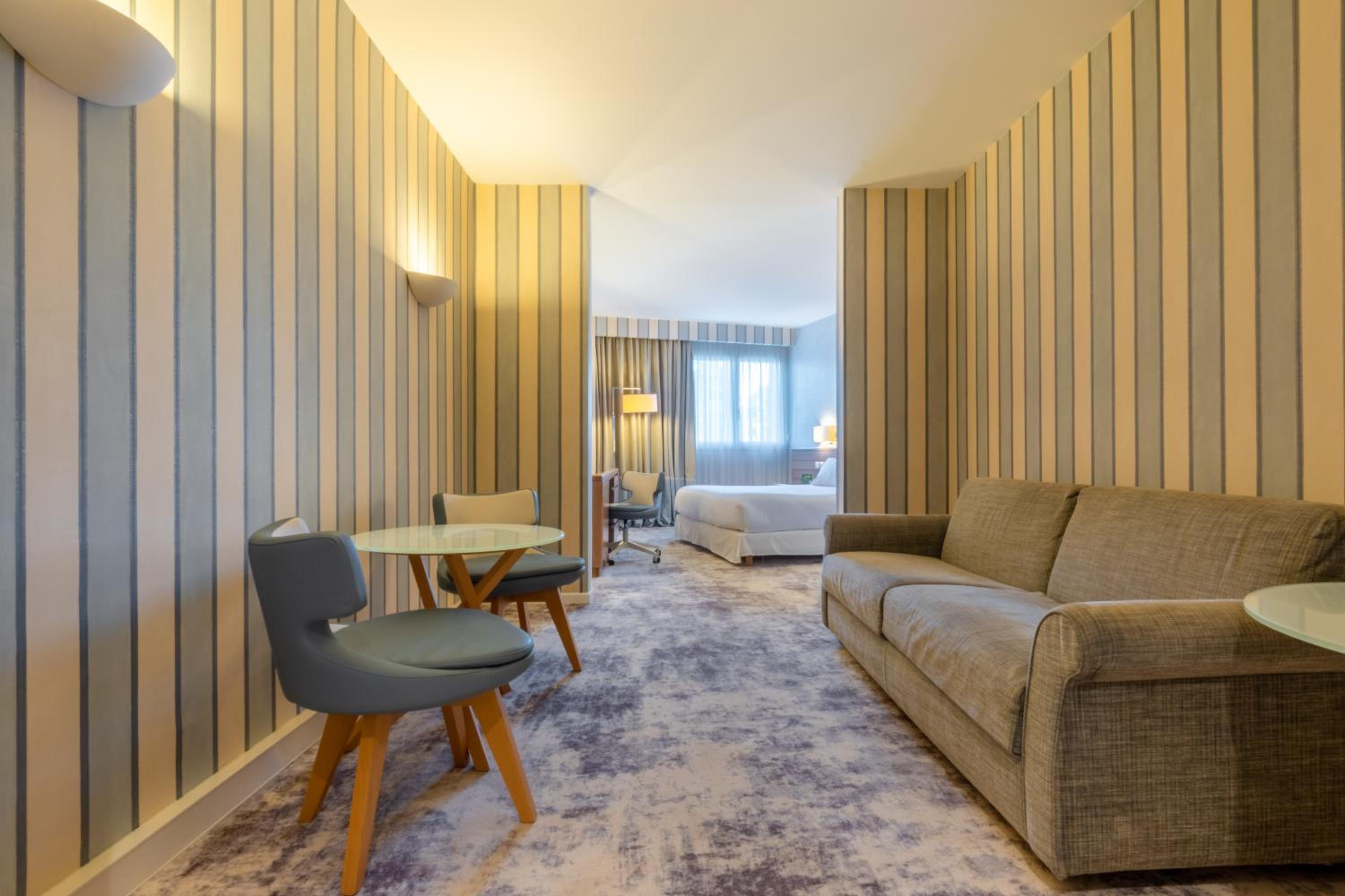 Standard Double Room with Sofa Bed and City View - Photo 12