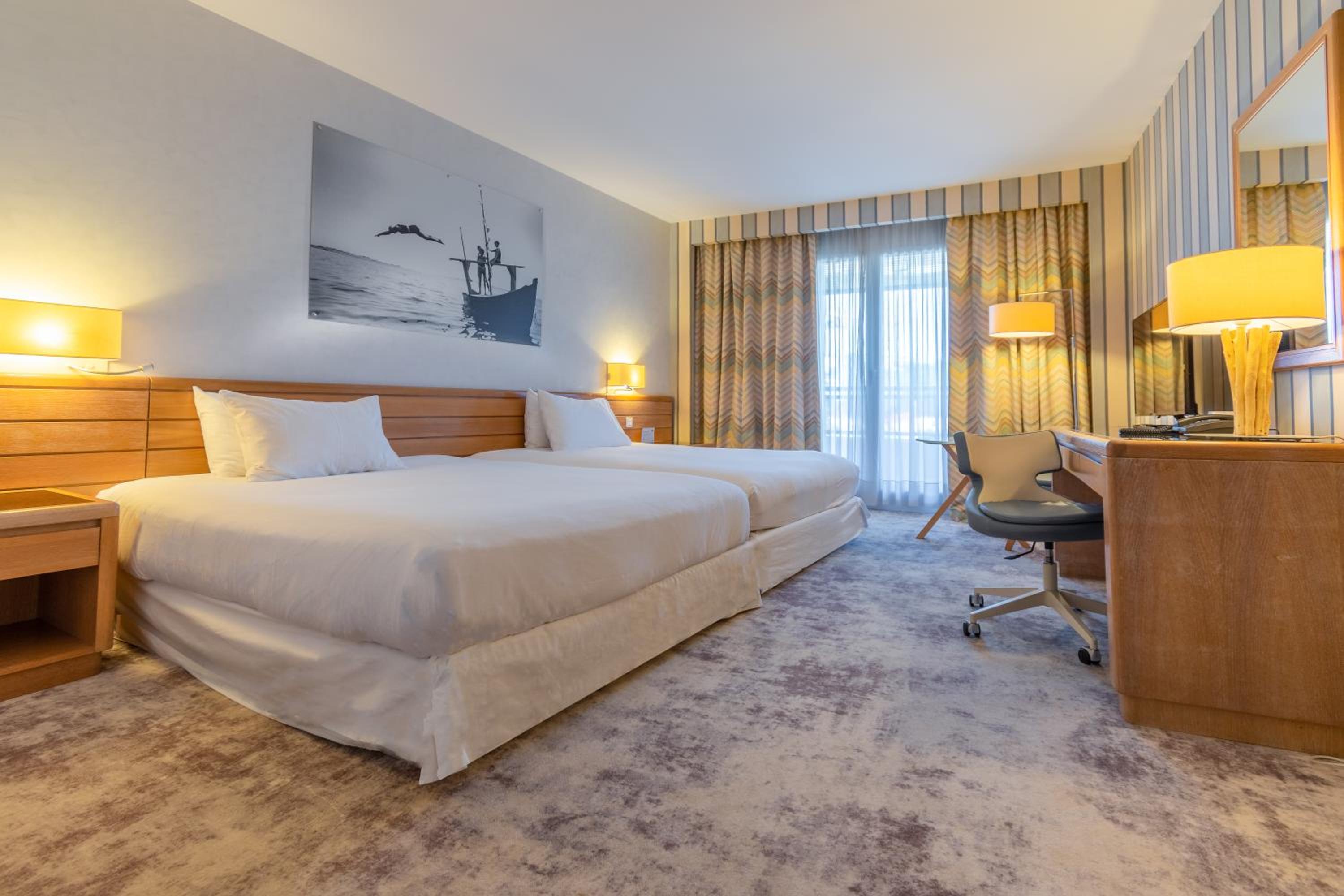 Standard Double Room with Two Double Beds and City View - Photo 1