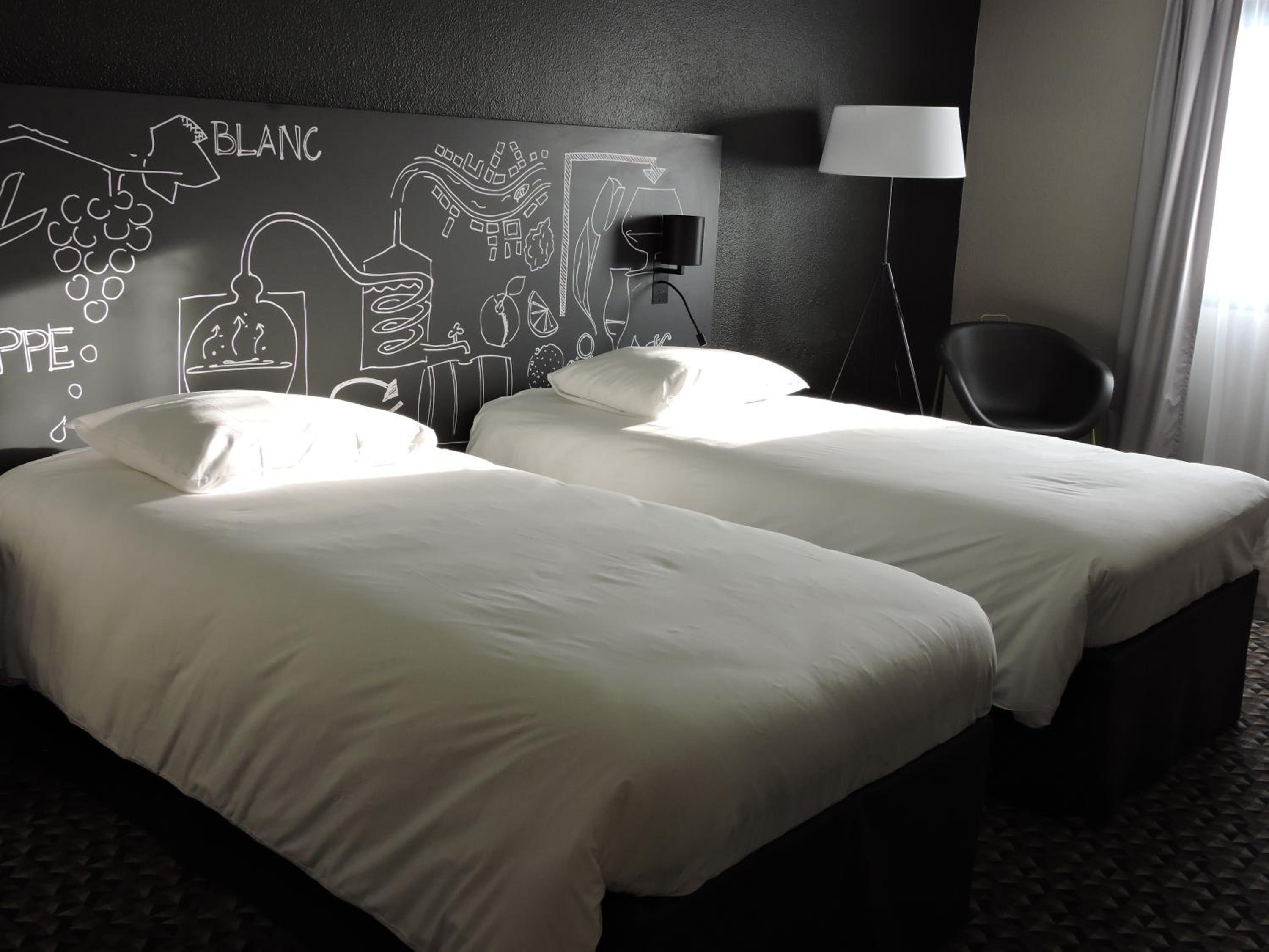 Standard Room with Two Single Beds - Photo 3