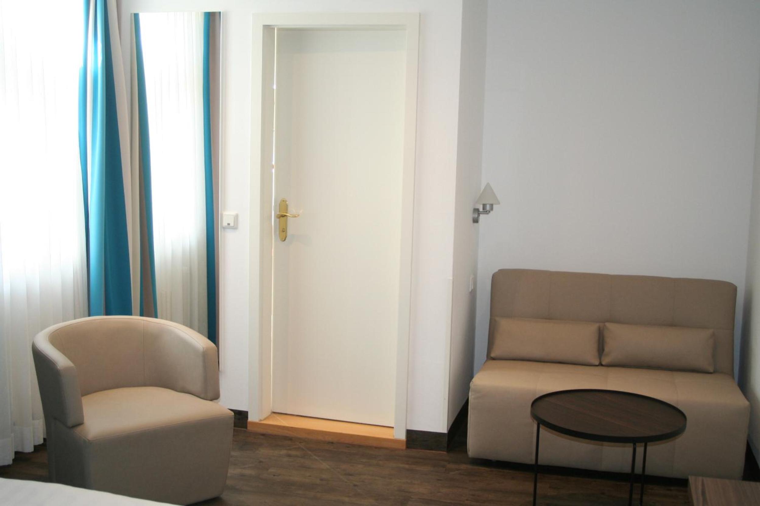 Triple Room - Photo 9