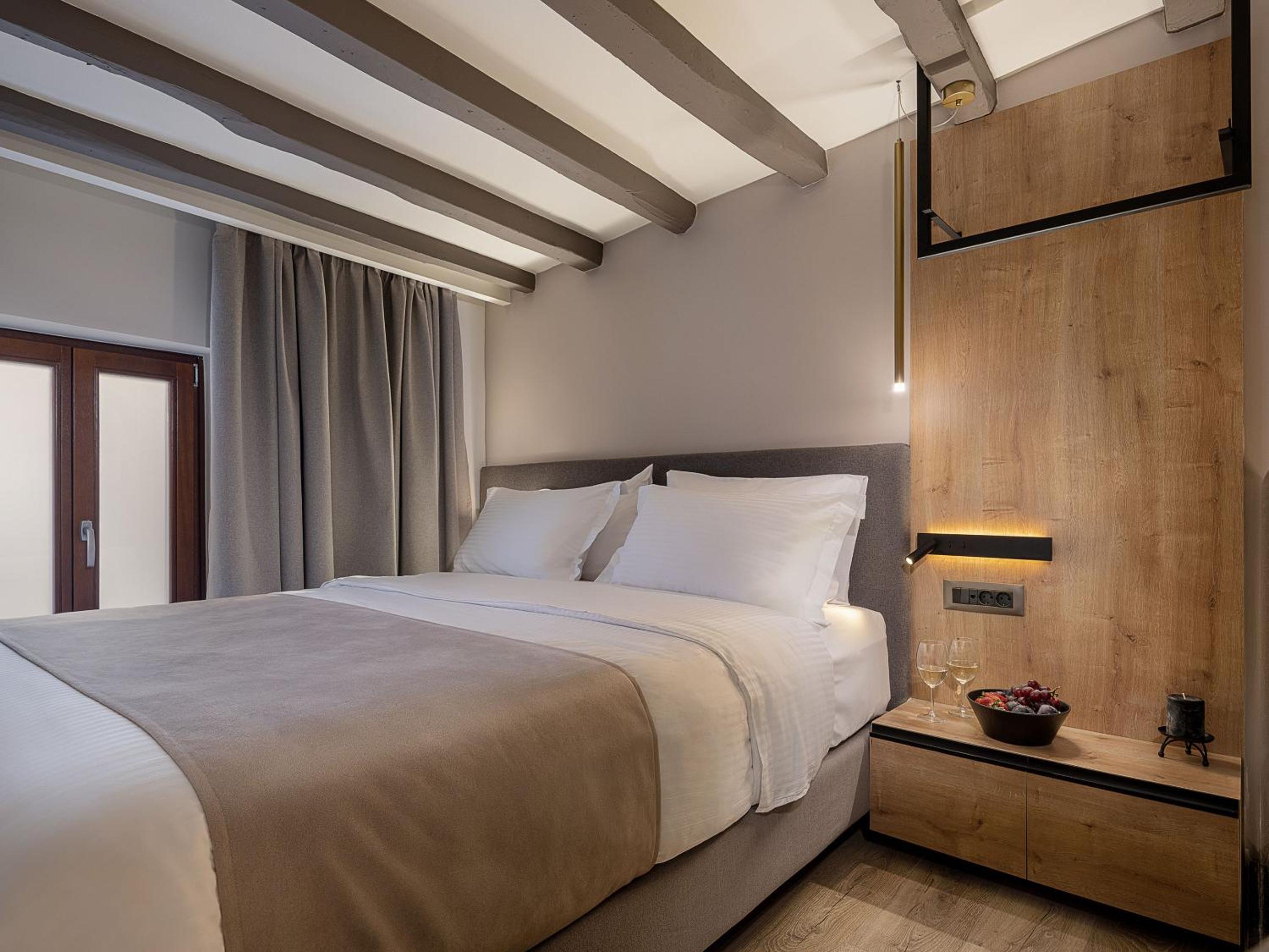 Economy Suite