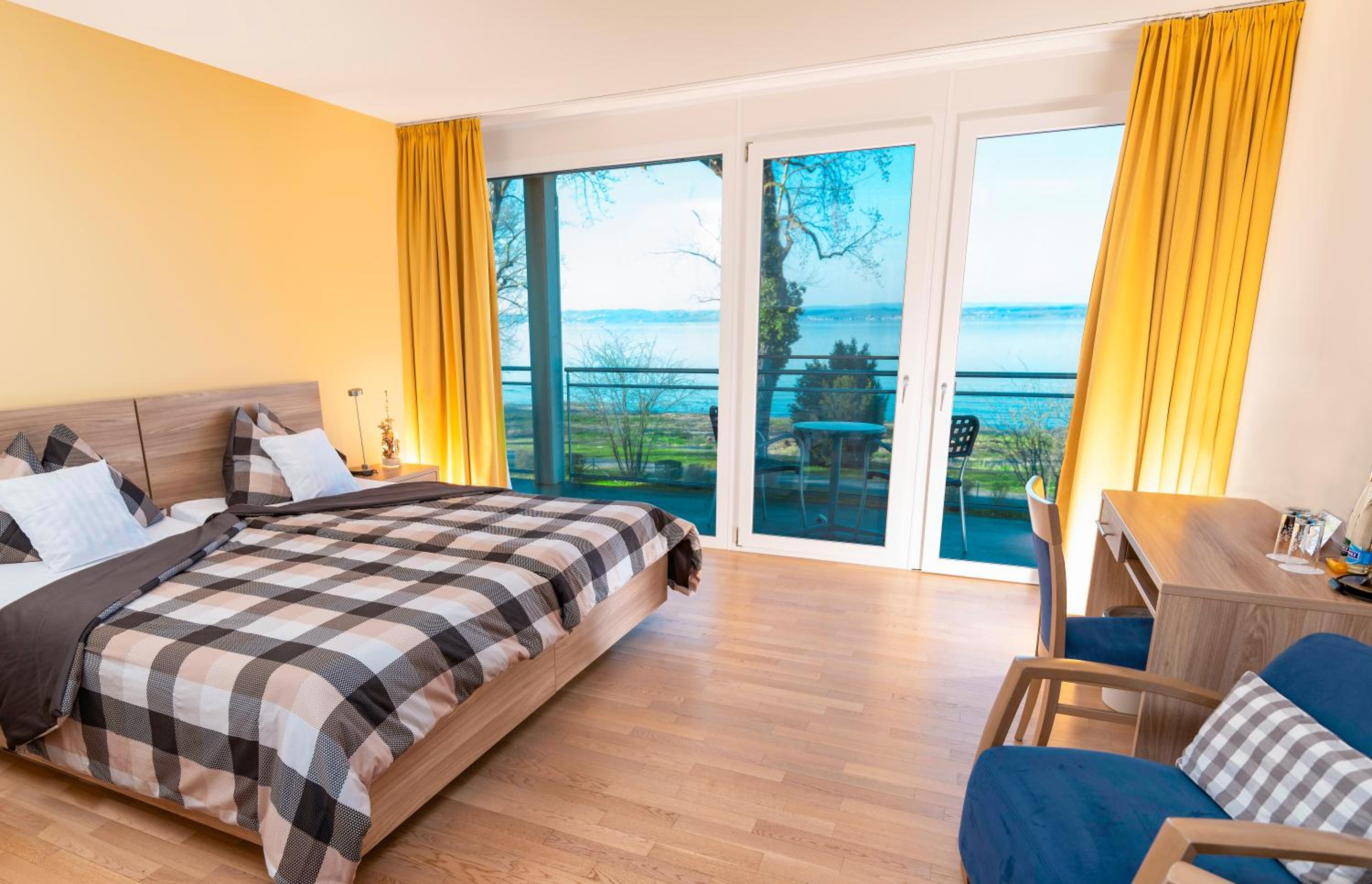 Double Room with Lake View - Photo 1