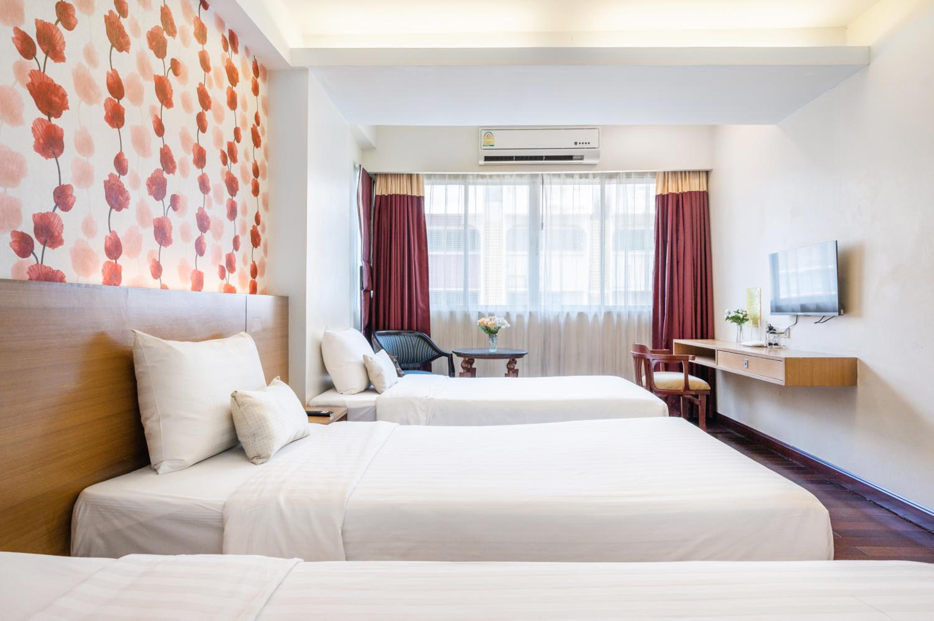 Deluxe Triple Room photo 2