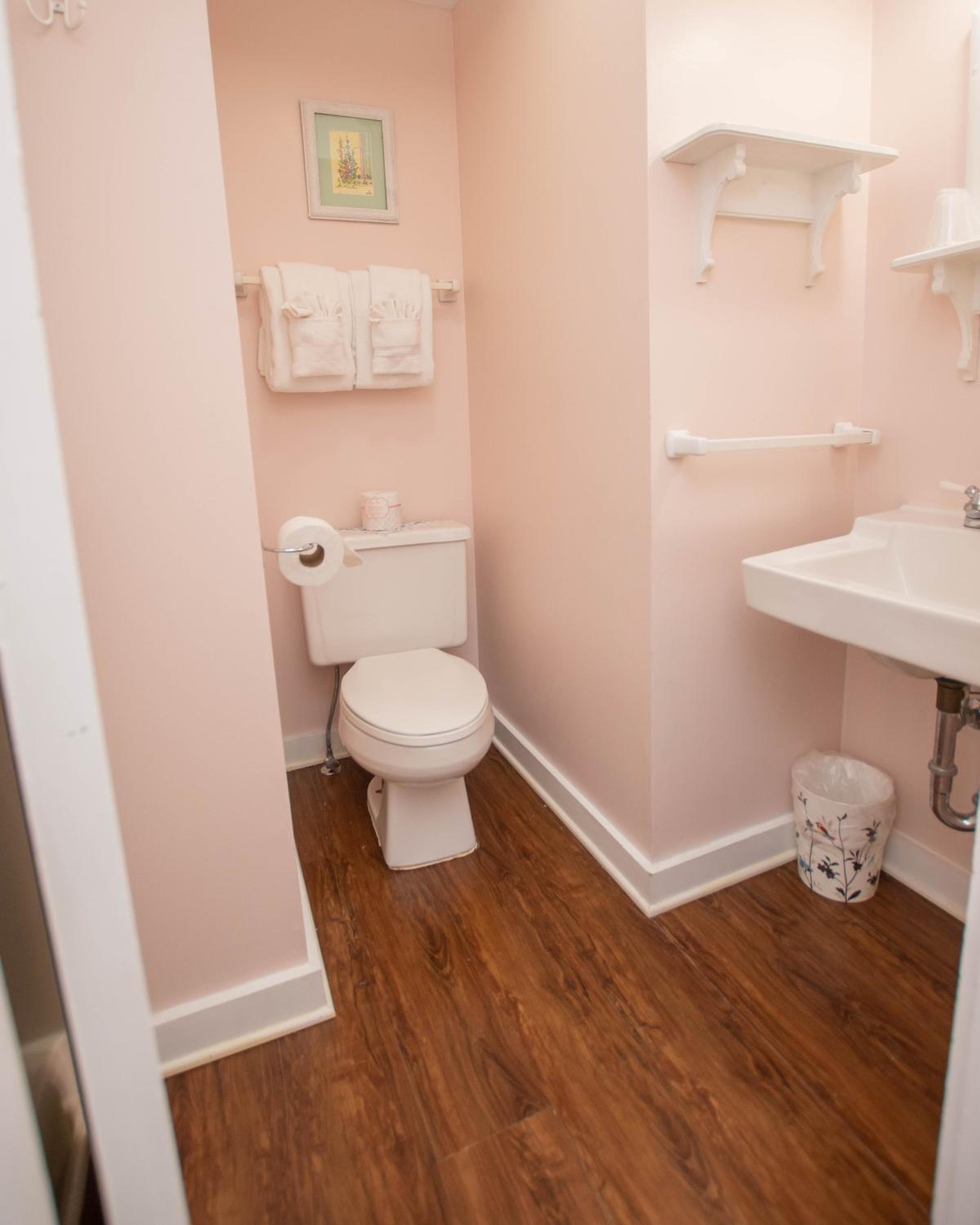 Standard Queen Room - Photo 13
