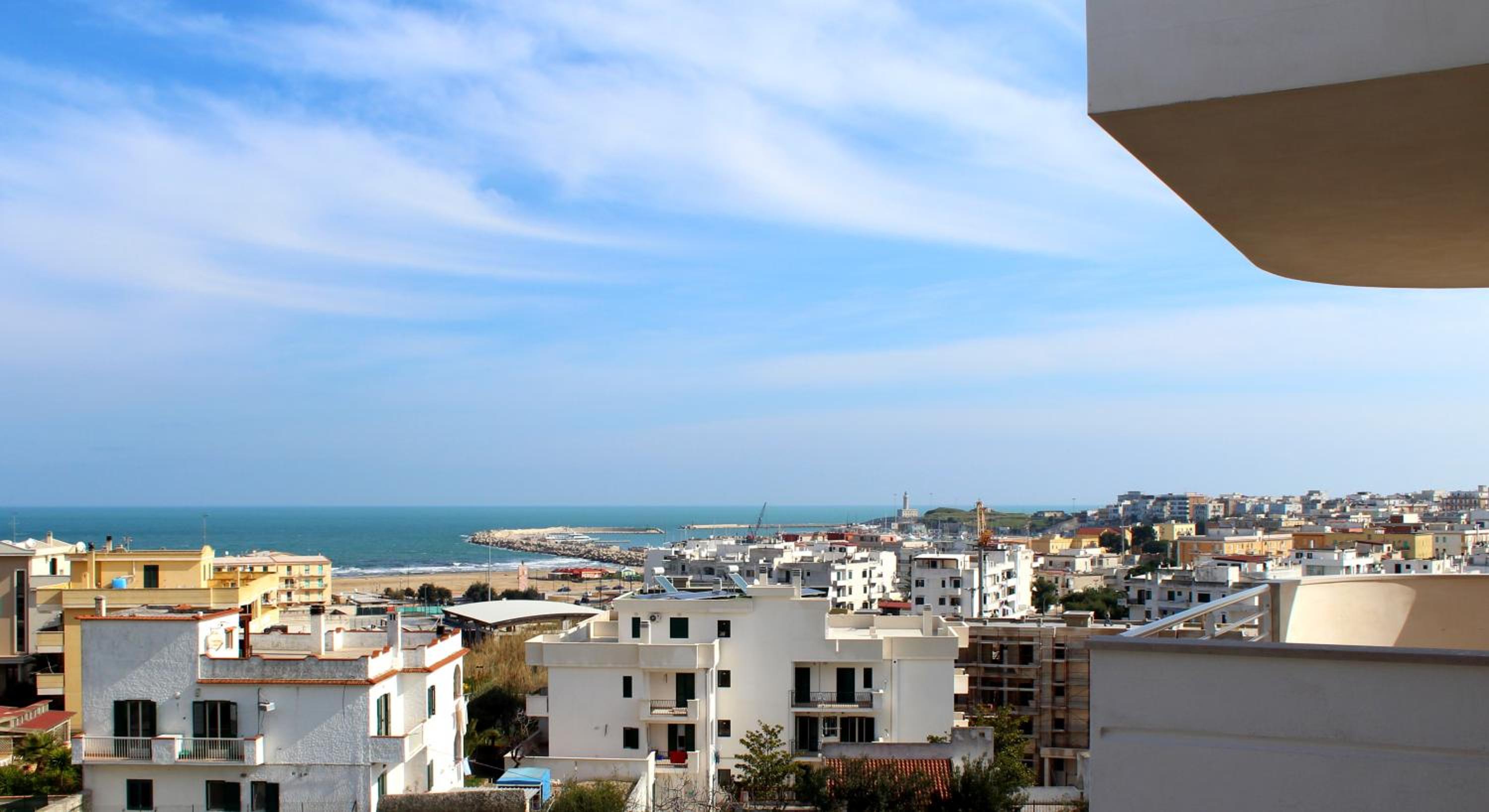 Double Room with Balcony and Sea View - Photo 17