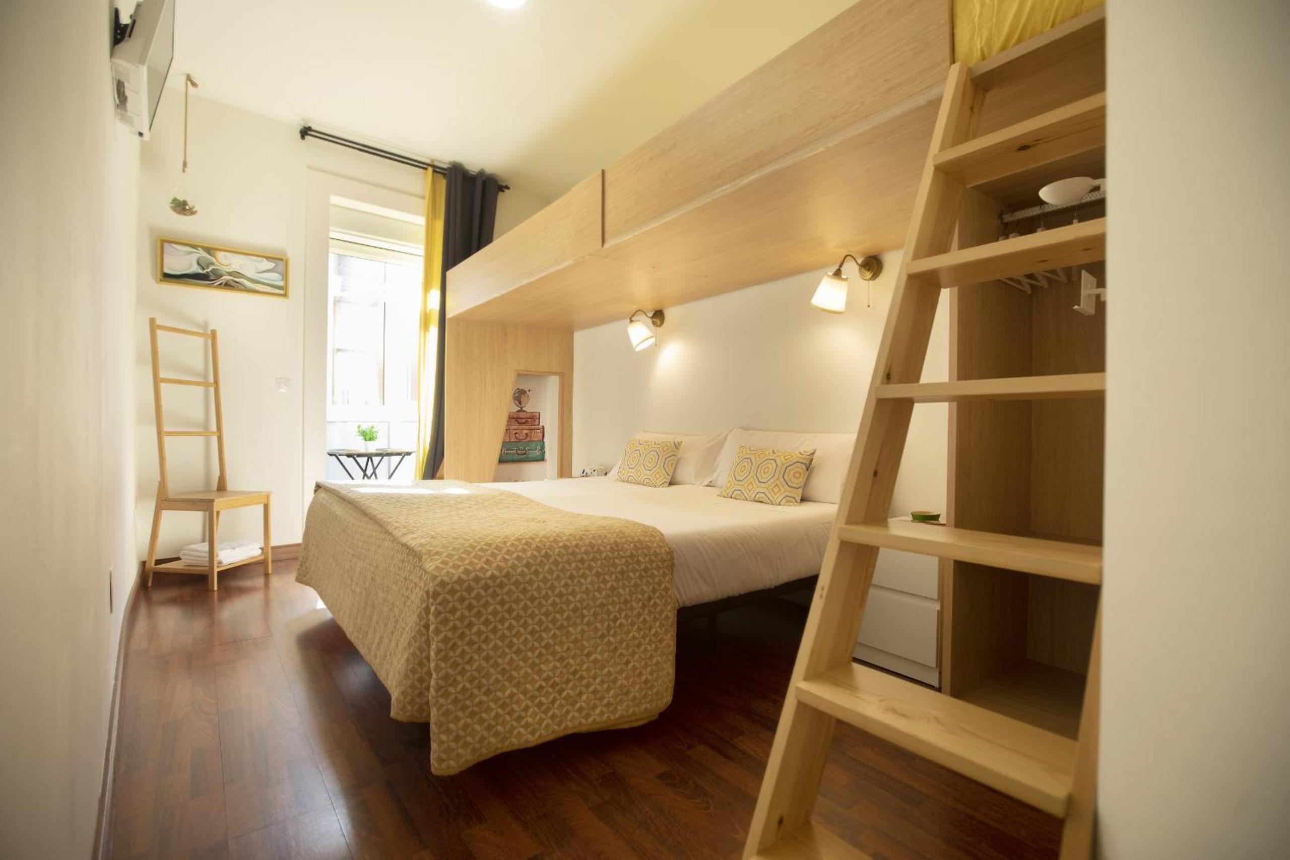 Family Room with Private Bathroom - Photo 1
