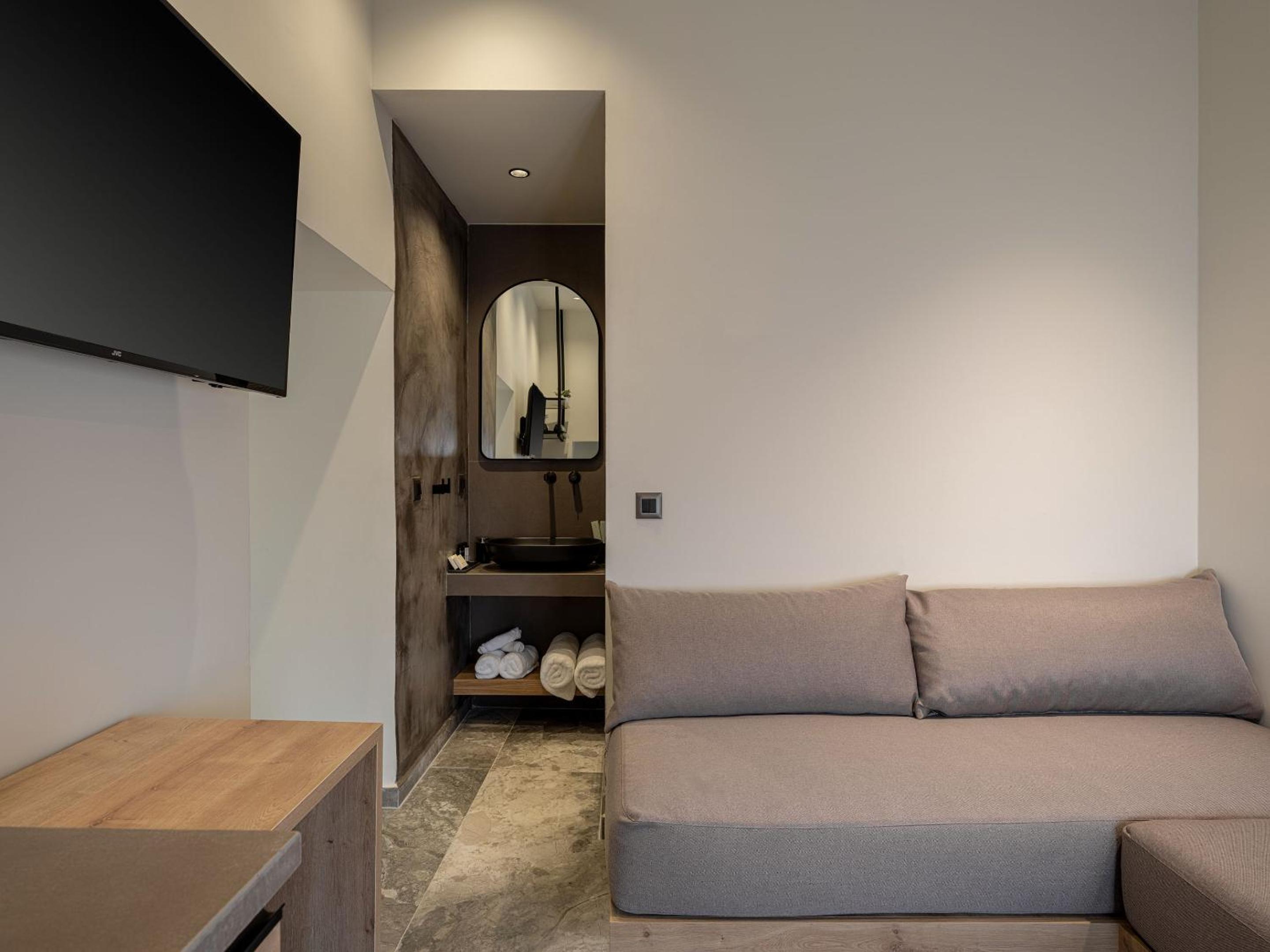Triple Suite with Sea View - Photo 7