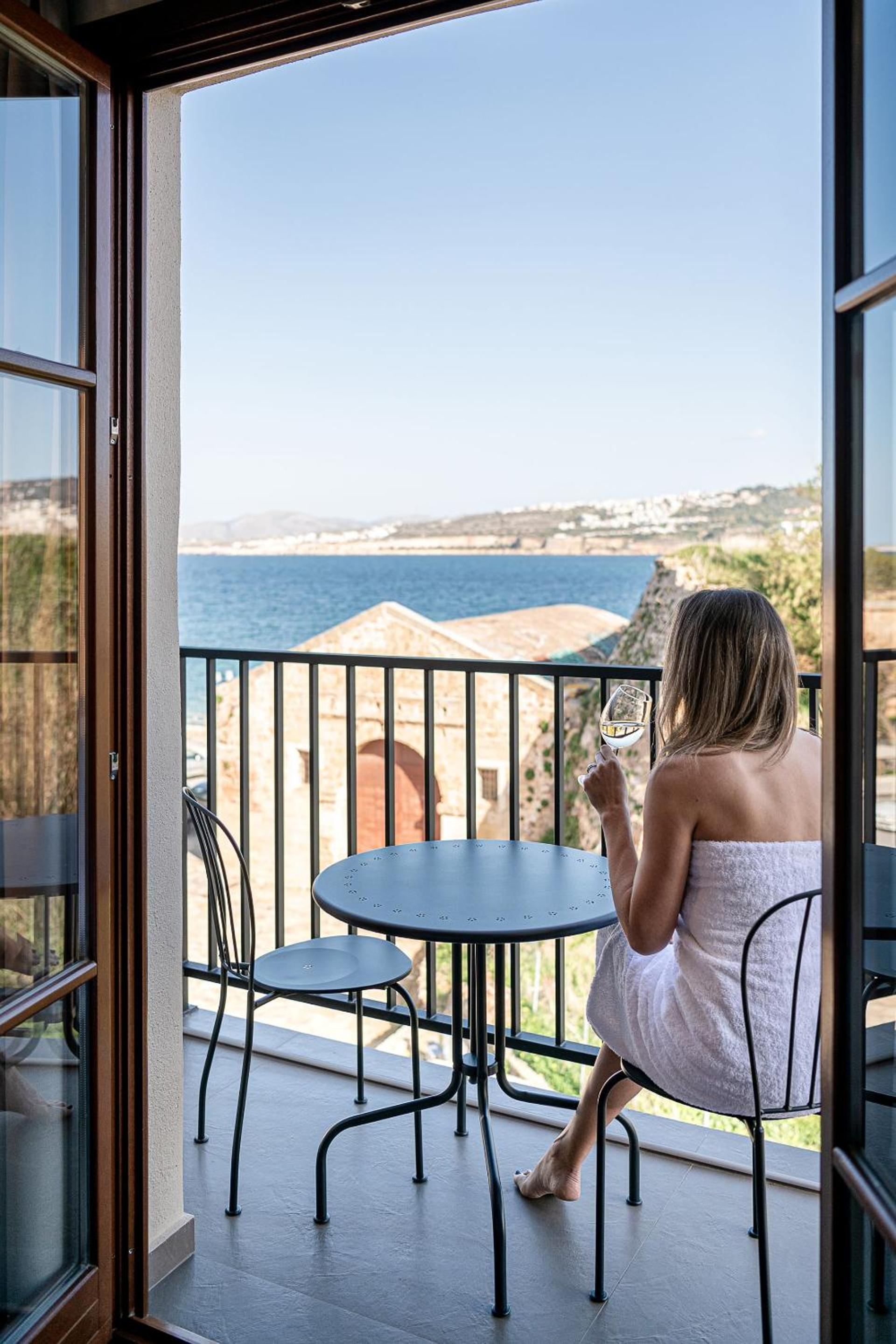 Triple Suite with Sea View - Photo 13
