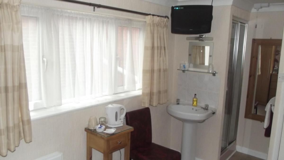 Single Room with Shower photo 3