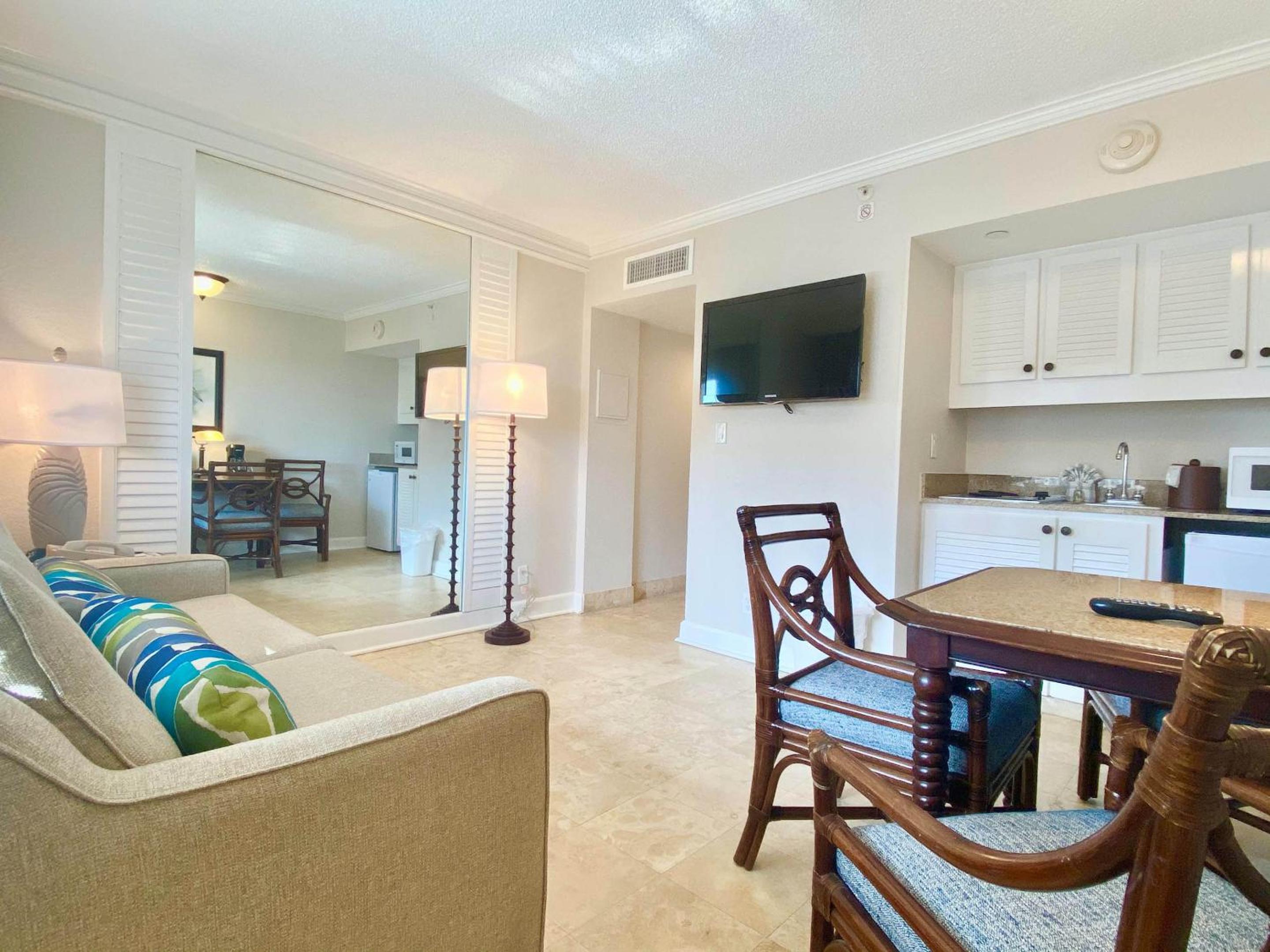 Standard Suite - Photo 1