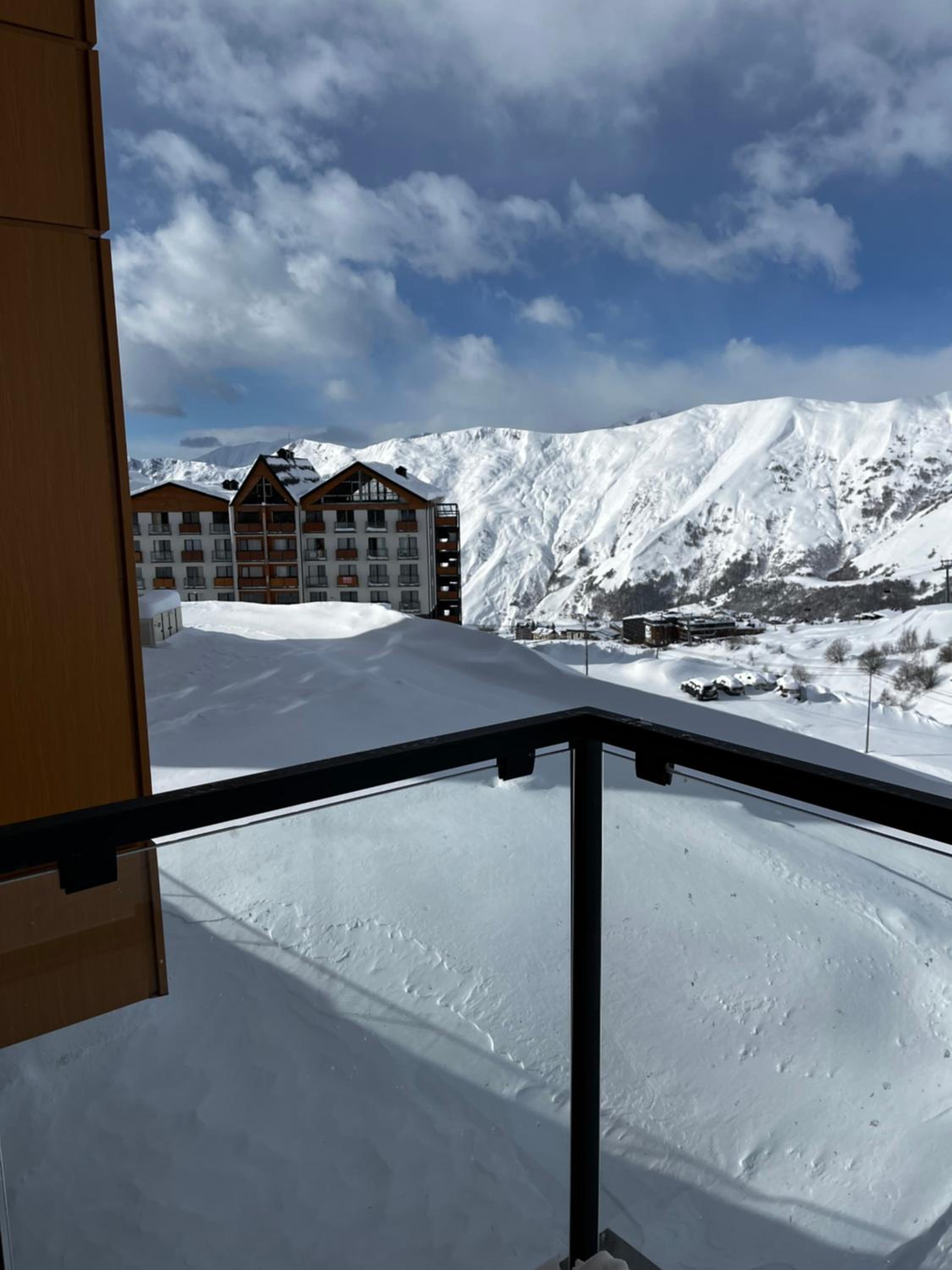 Apartment with Mountain View photo 2