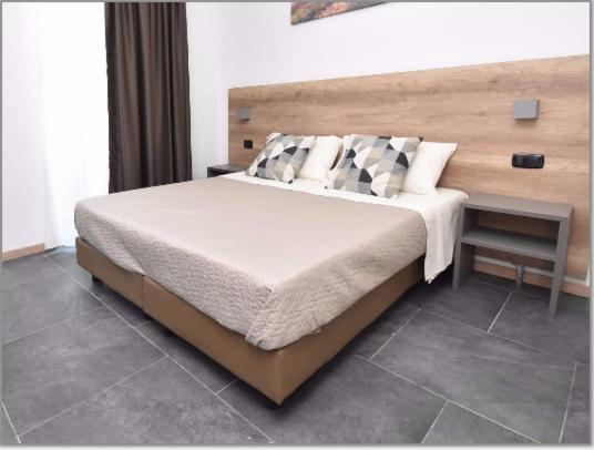 Standard Double Room - Photo 7