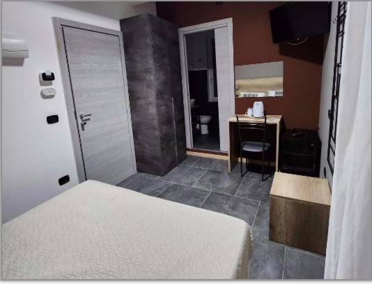 Standard Double Room - Photo 3