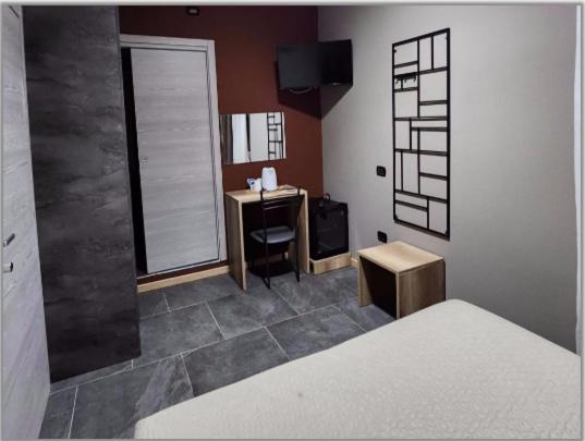Standard Double Room - Photo 5