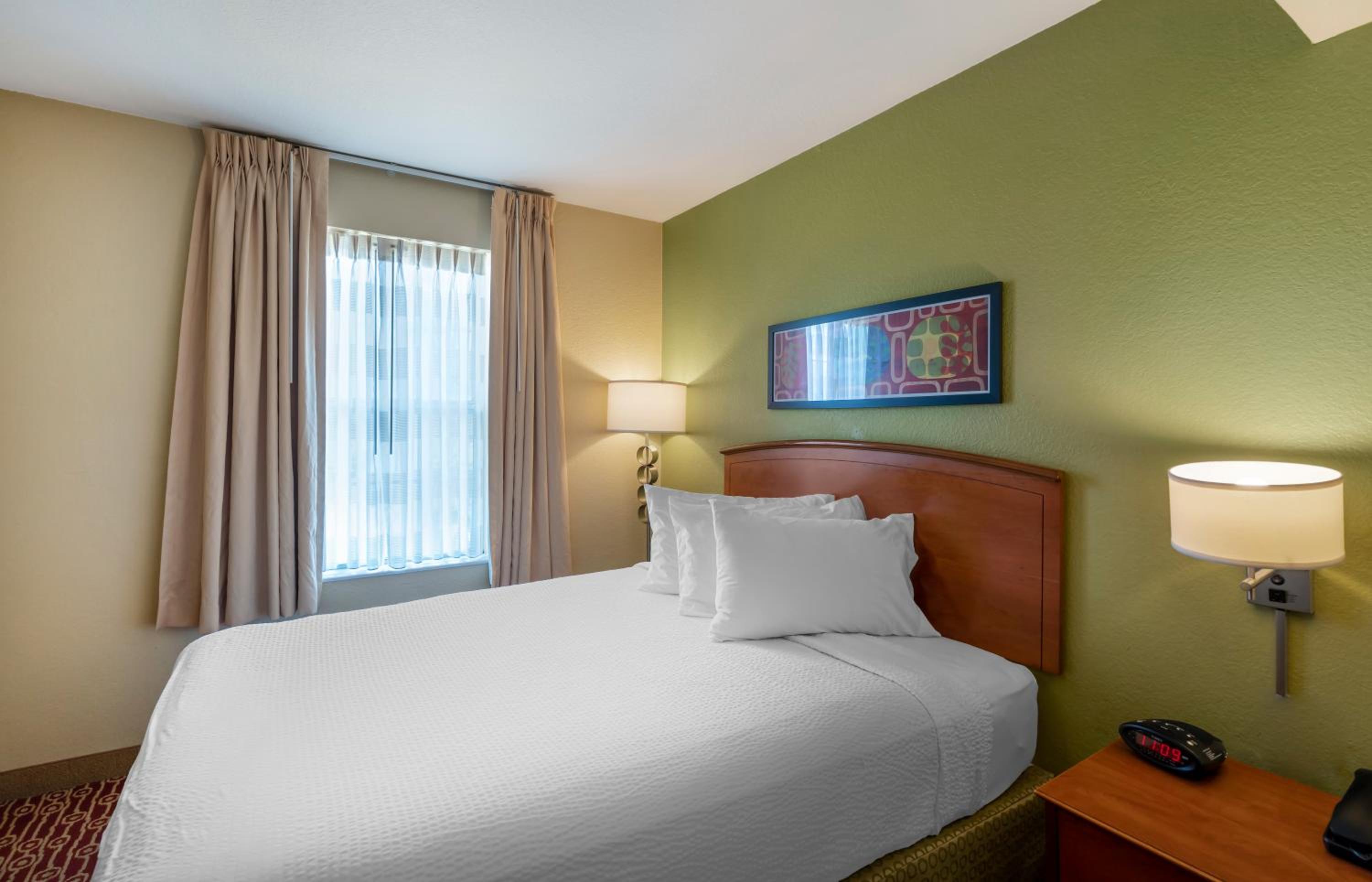 2 Bedroom Suite 2 Queen Beds Non-Smoking - Photo 14