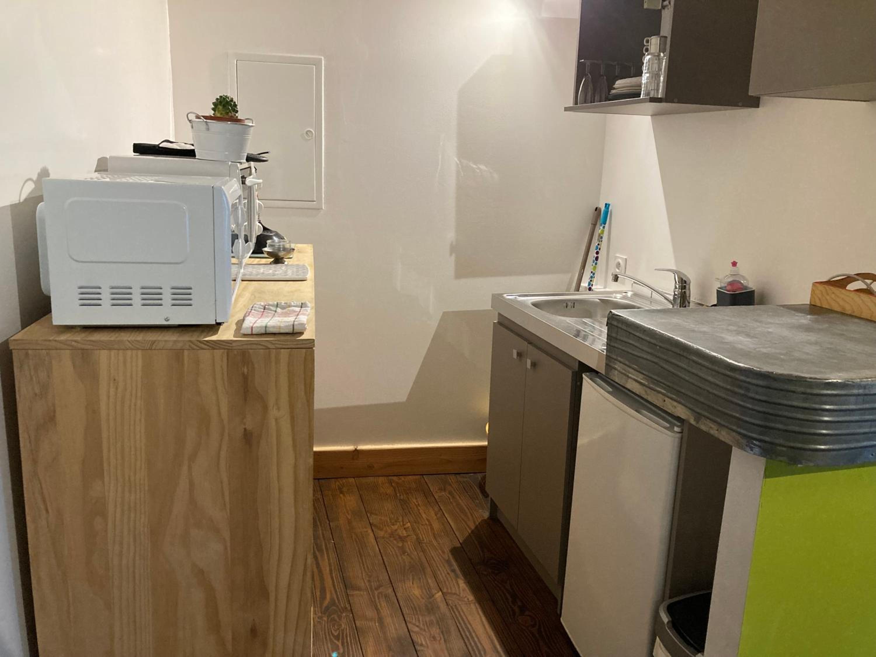 One-Bedroom Apartment - Photo 9