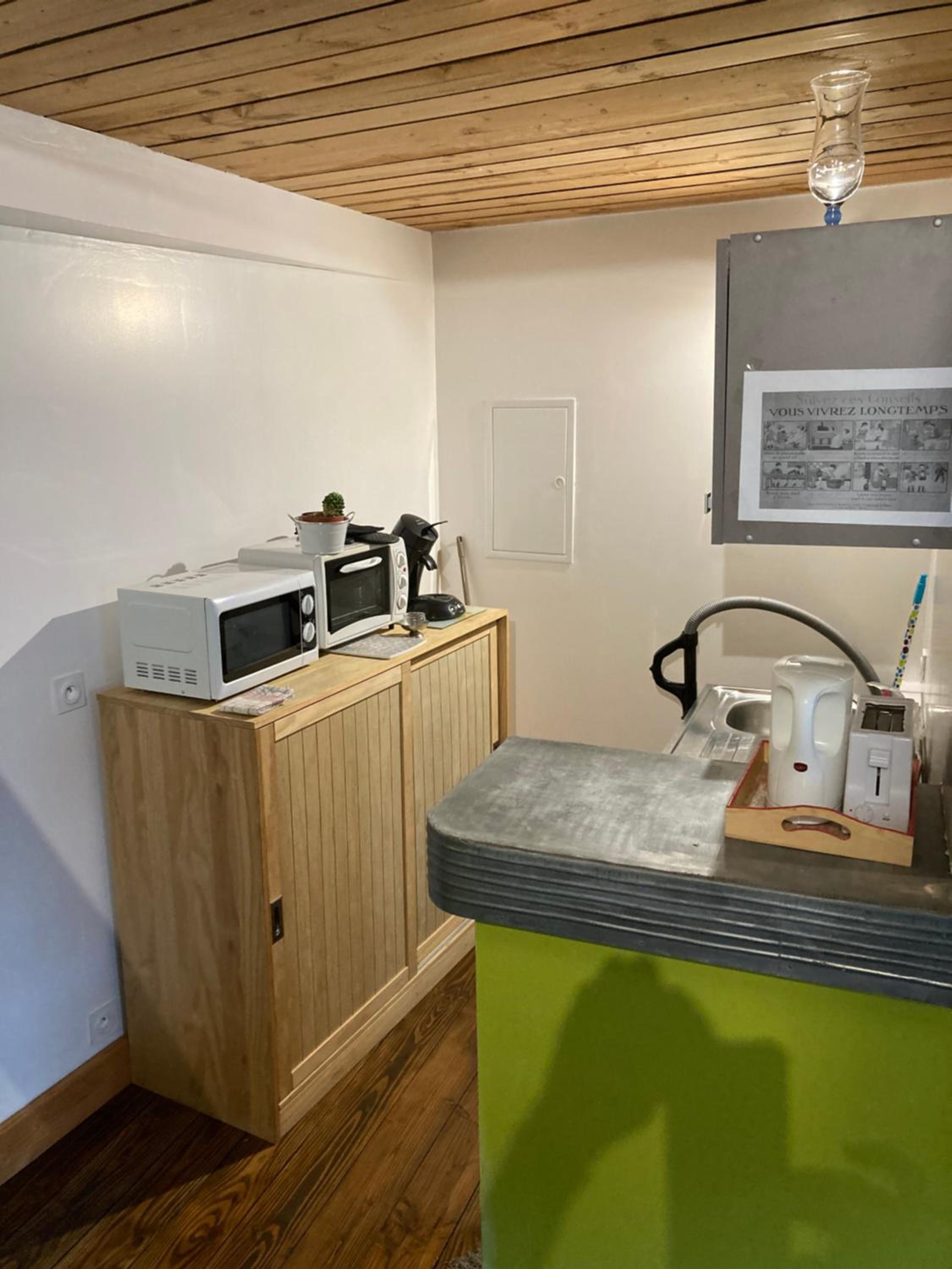 One-Bedroom Apartment - Photo 12