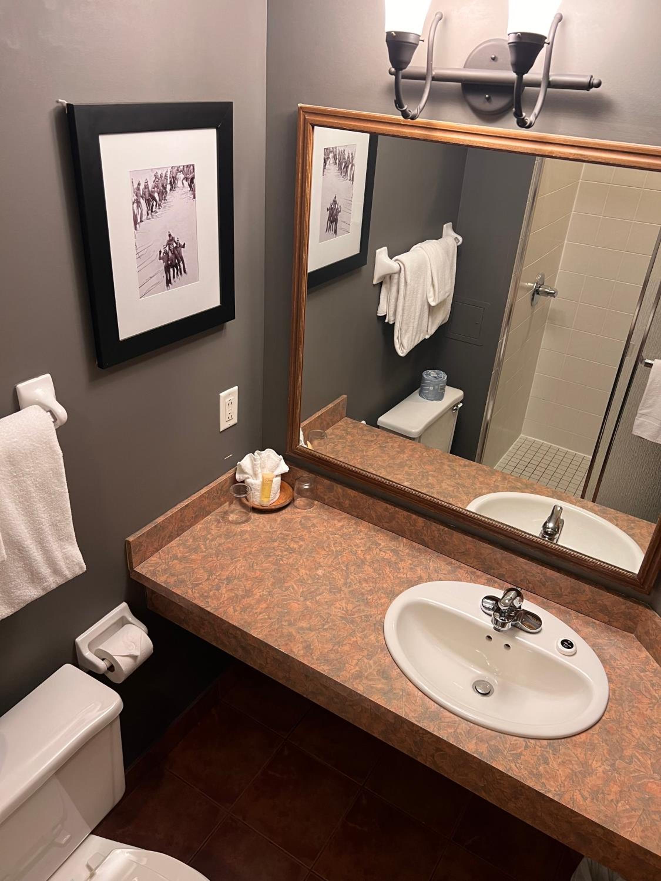Lakelevel Suite (PET FRIENDLY) - Photo 3