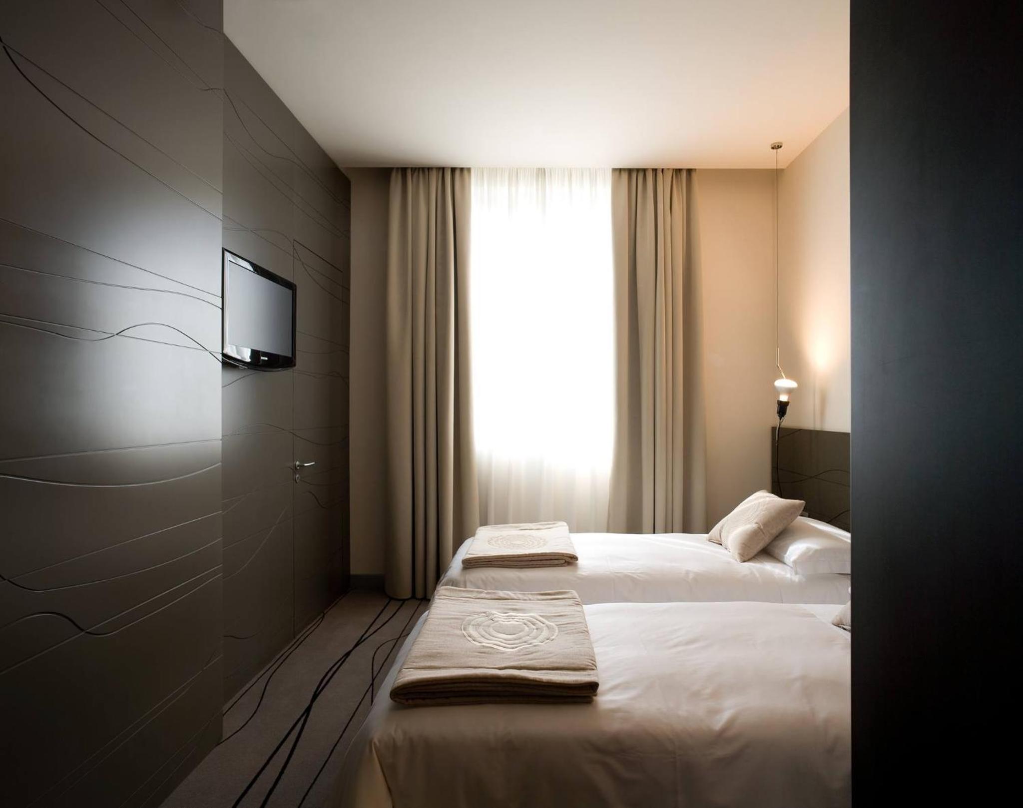 Superior Double or Twin Room - Photo 12