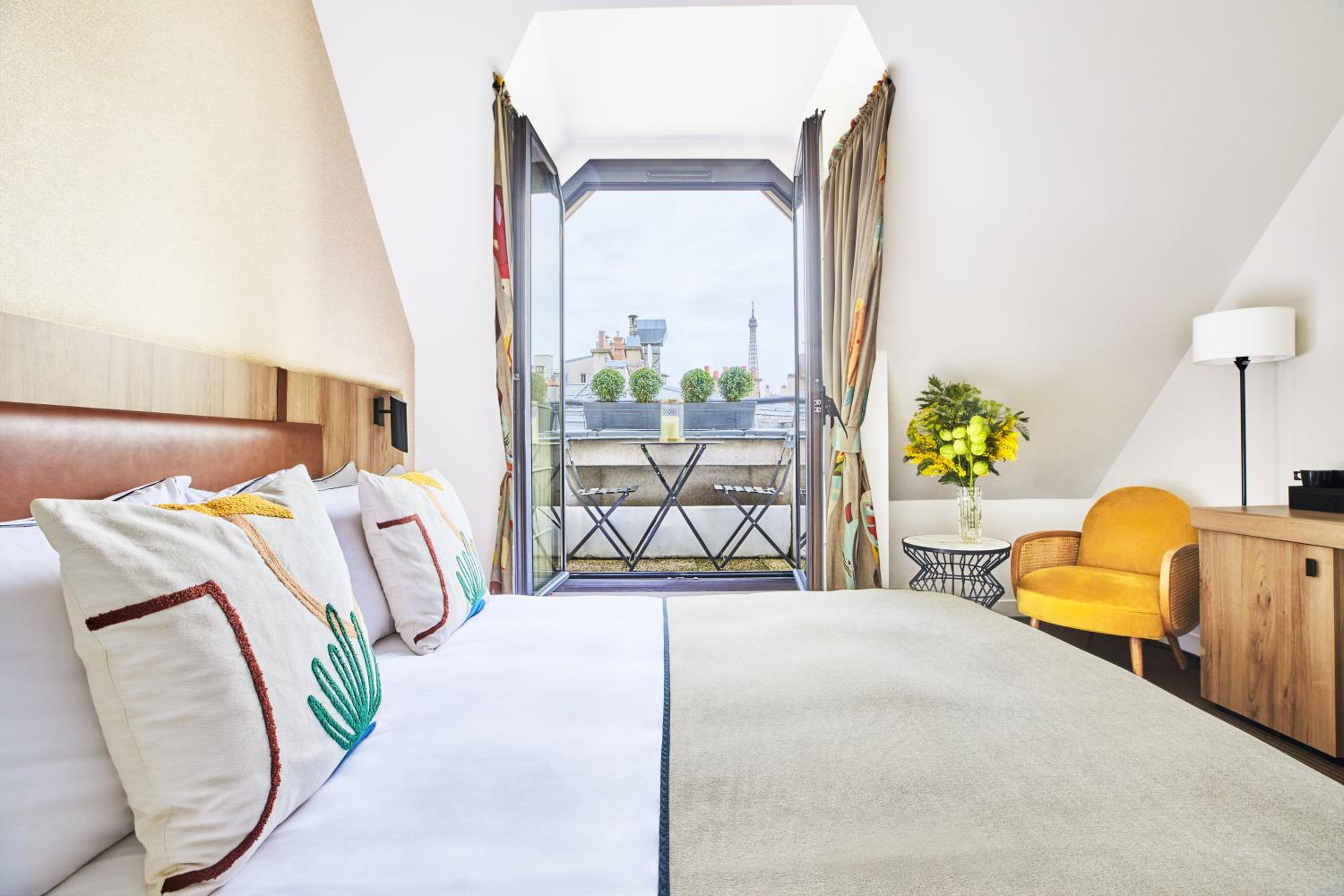 Superior Room with Balcony Eiffel Tower view