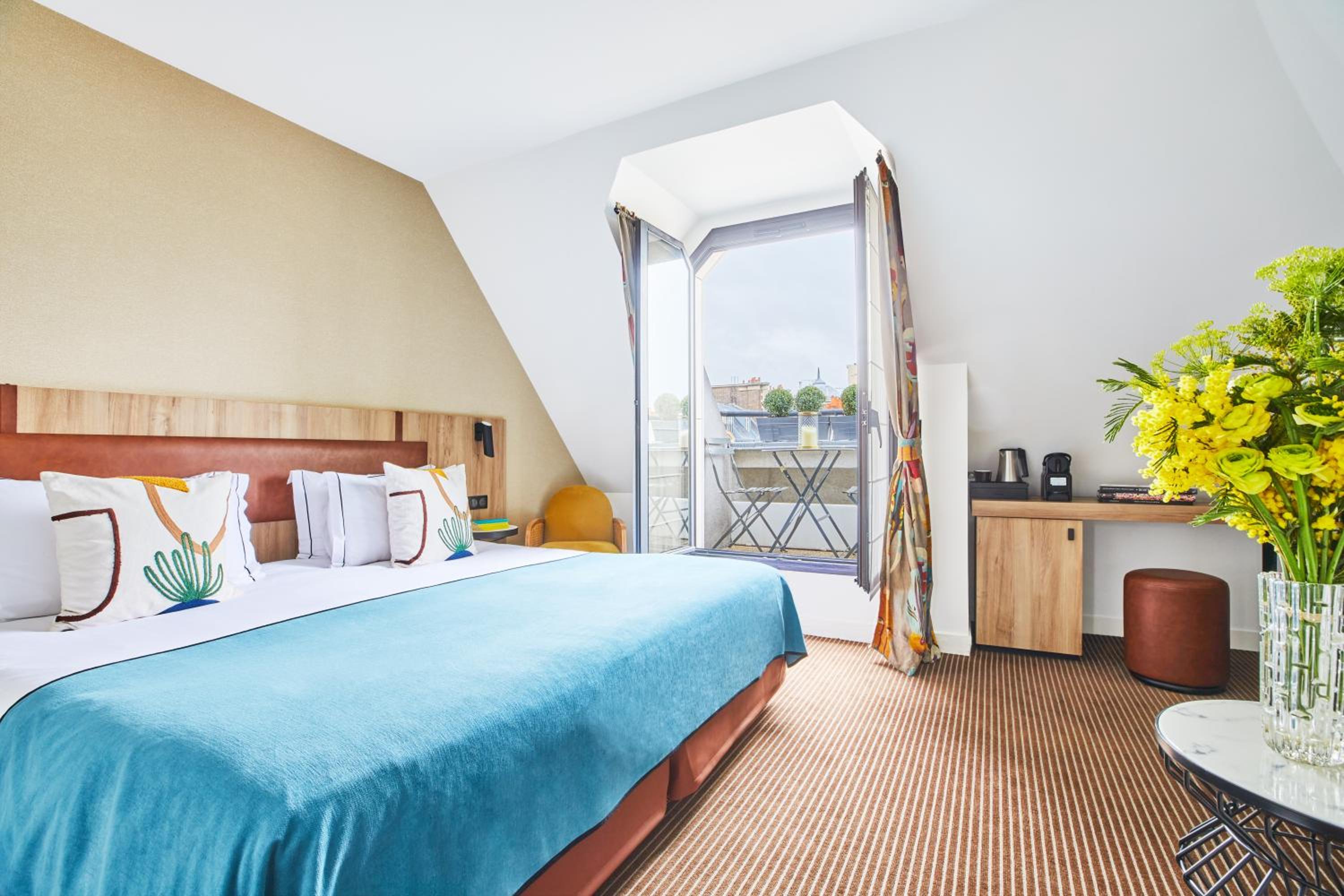 Superior Room with Balcony Eiffel Tower view