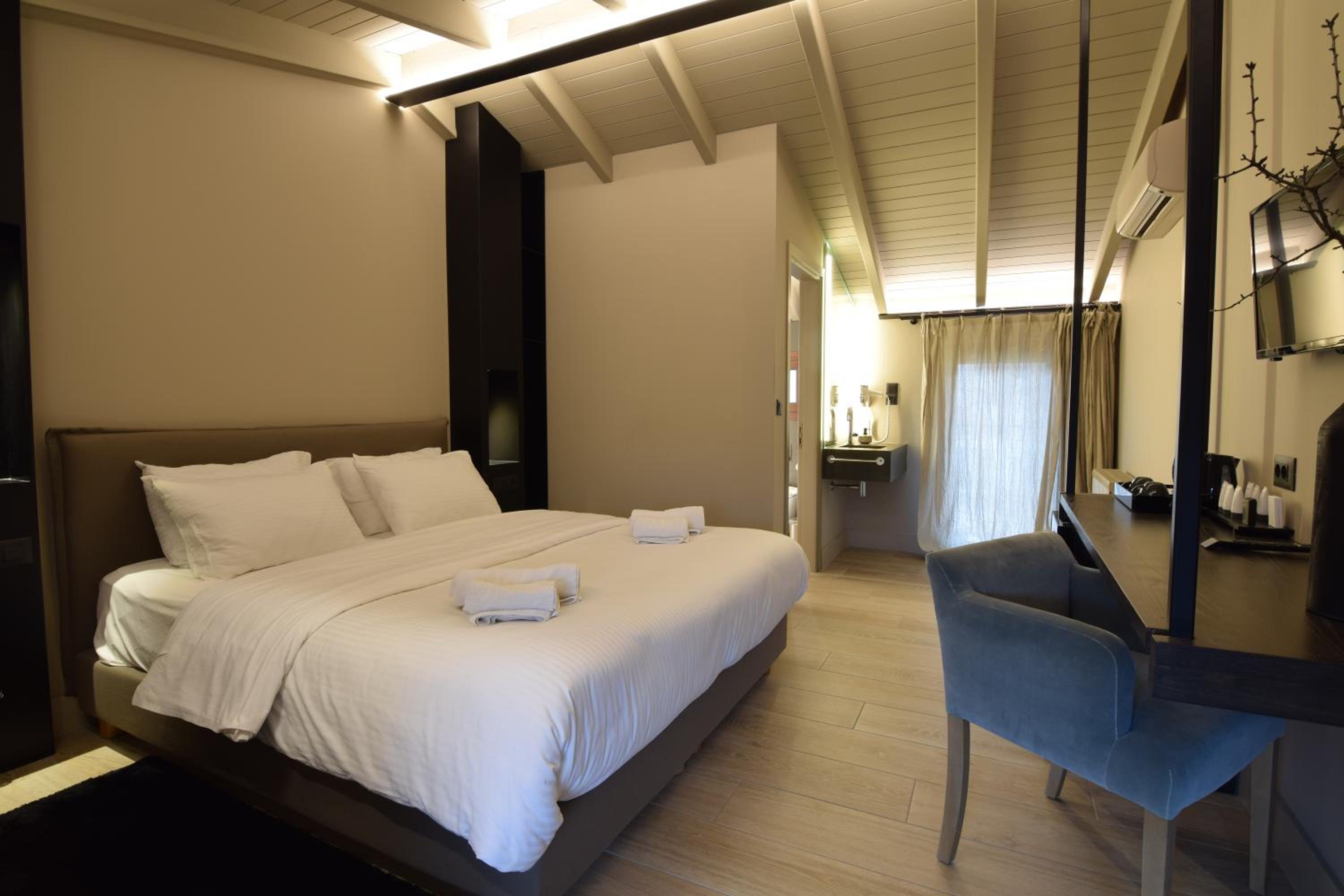Double Room - Attic photo 2