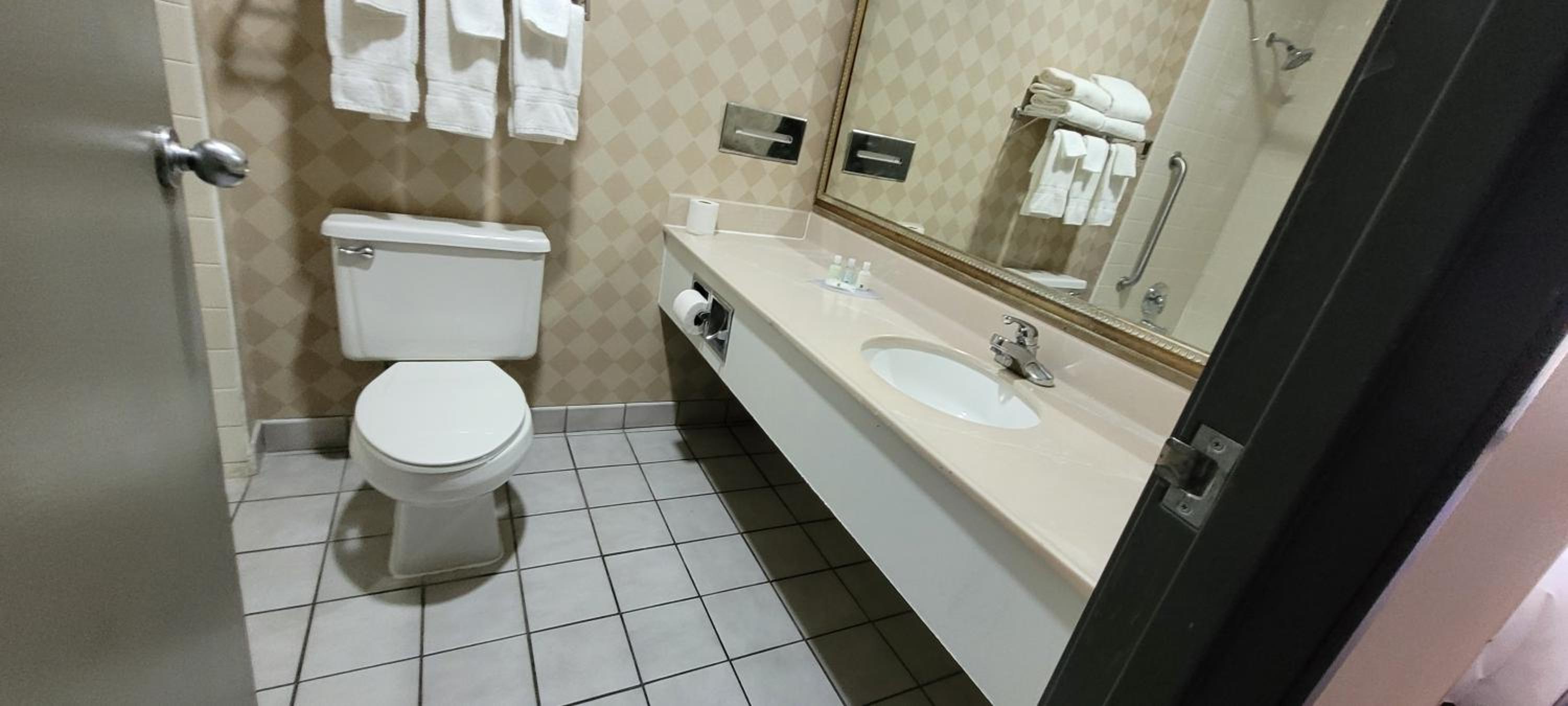 King Room - Non-Smoking photo 3