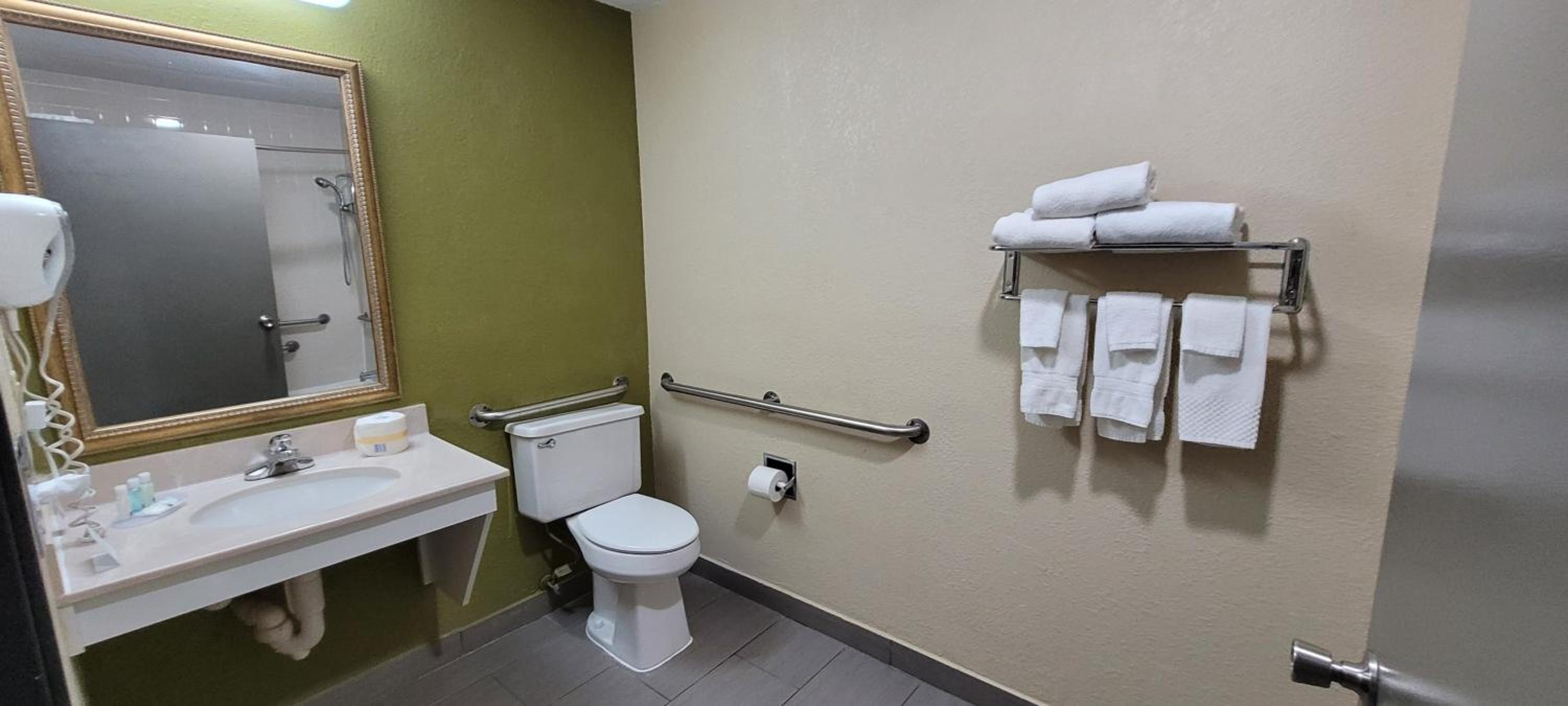 King Room - Accessible/Non-Smoking photo 2