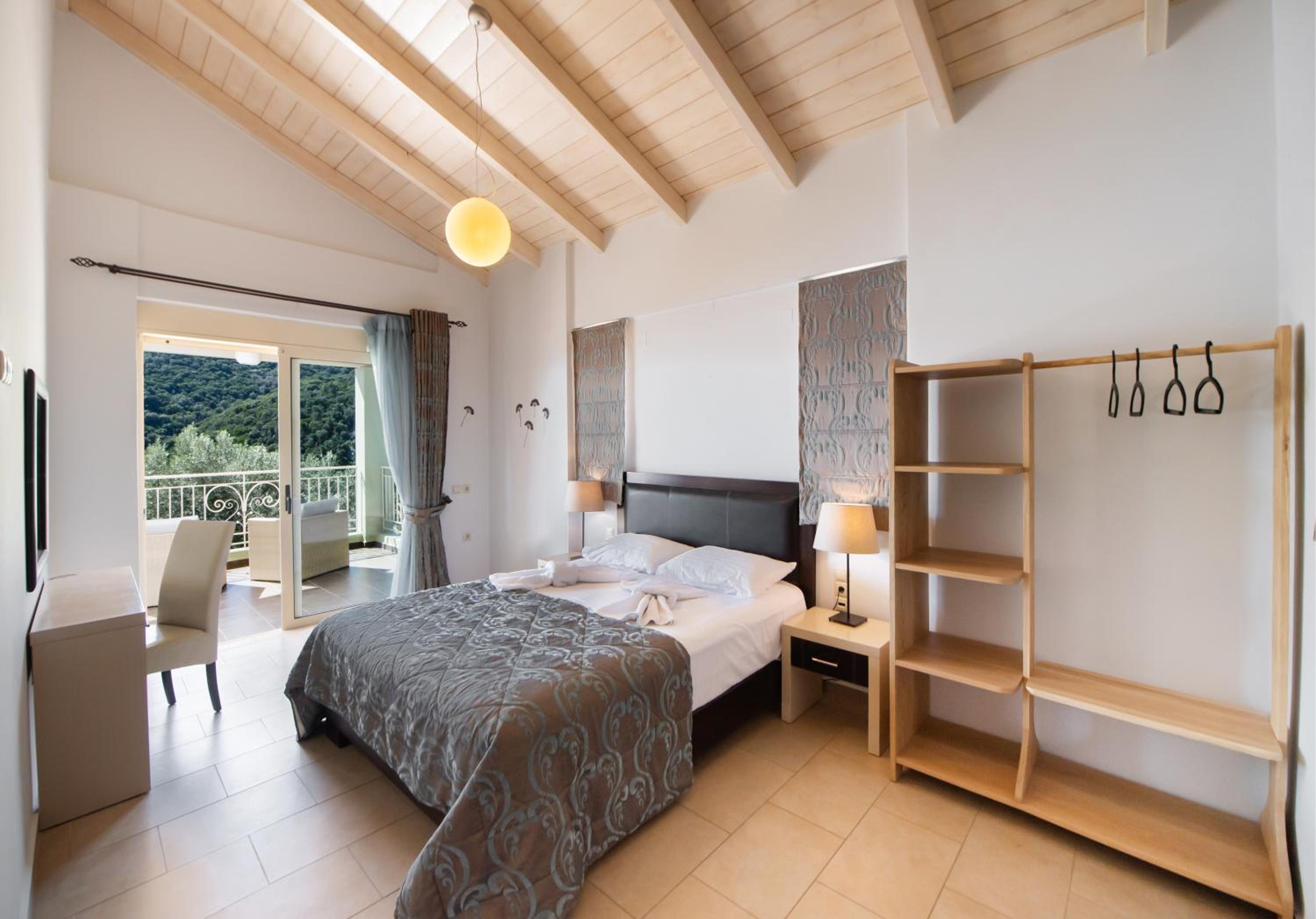 Deluxe Suite with Sea View photo 2