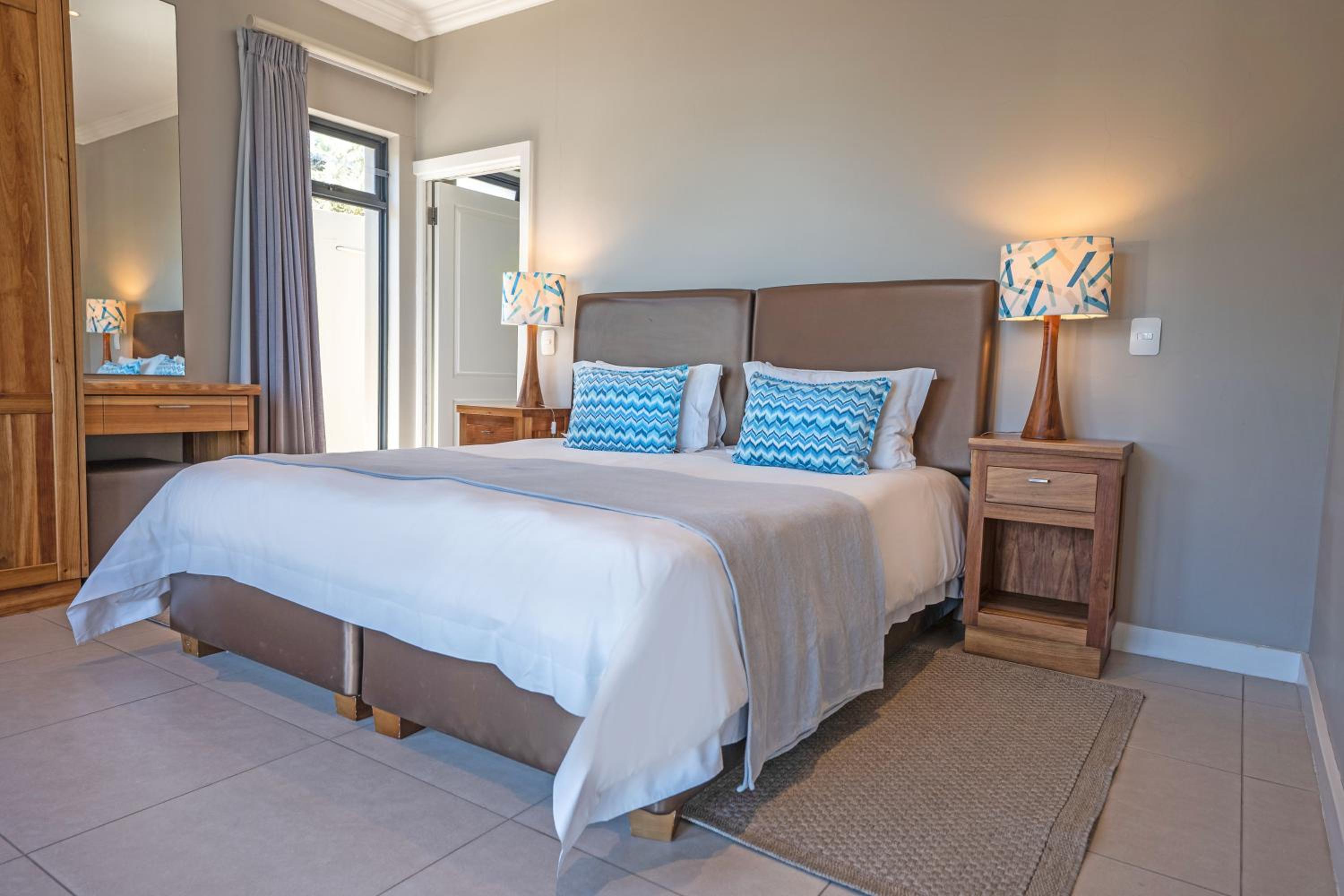 Superior One-Bedroom Suite photo 3