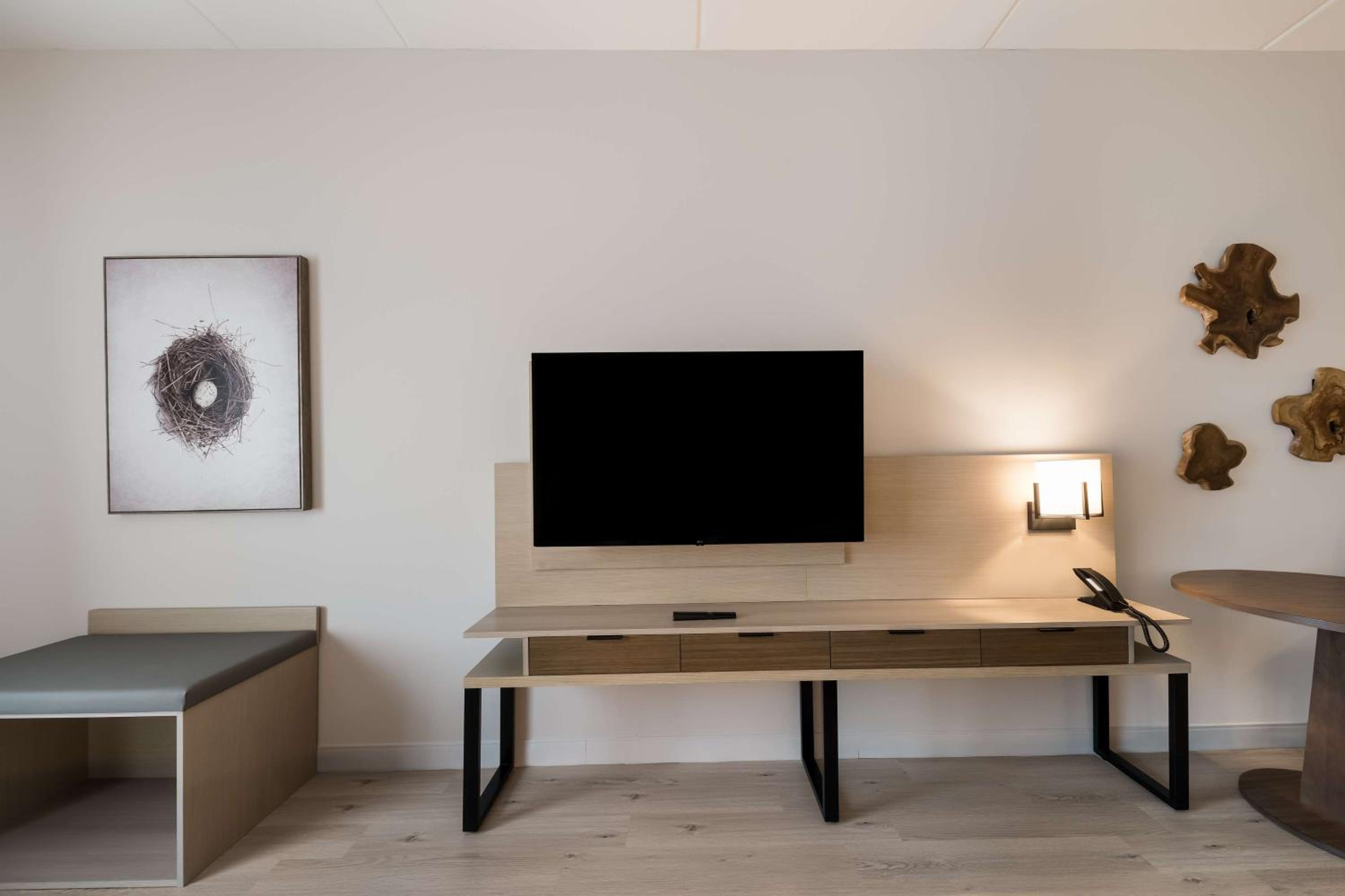 Queen Suite with Two Queen Beds - Photo 6