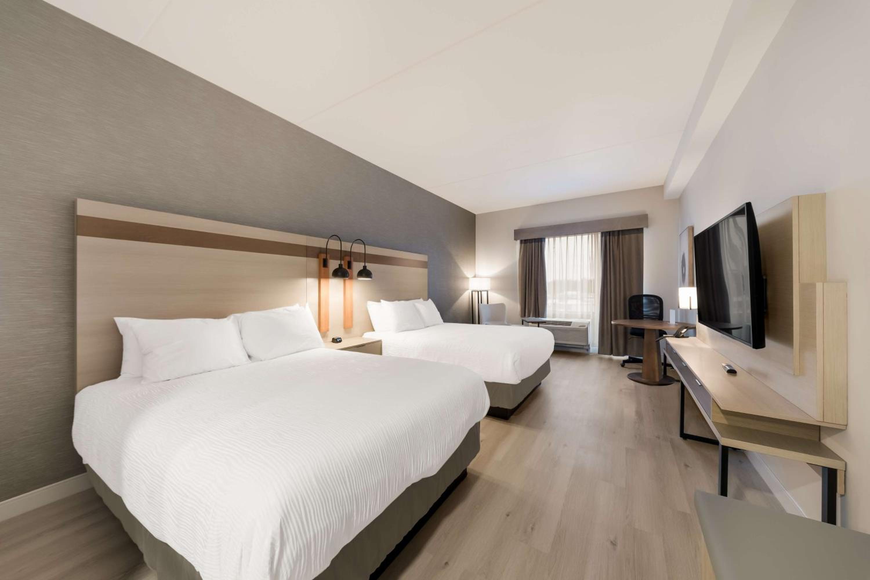 Queen Room with Two Queen Beds - Photo 1