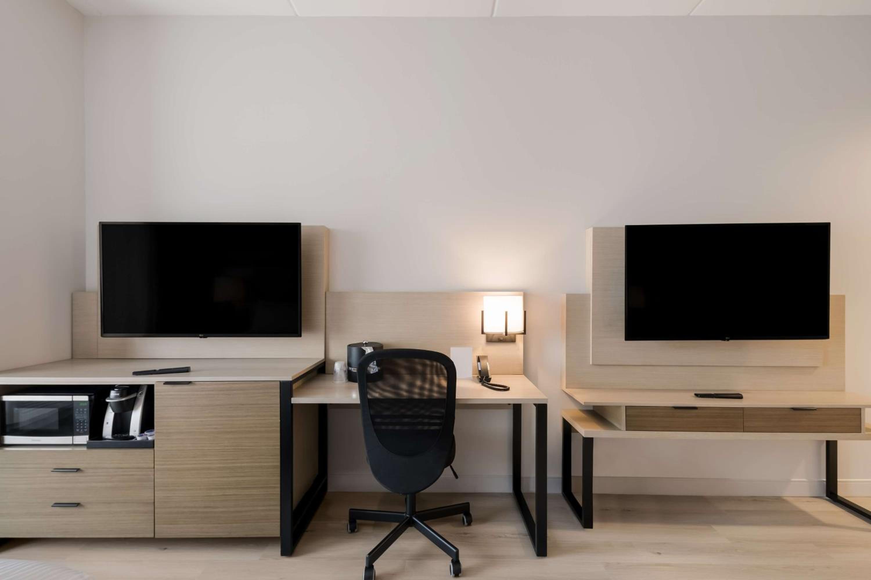 King Suite with Sofa Bed - Photo 4