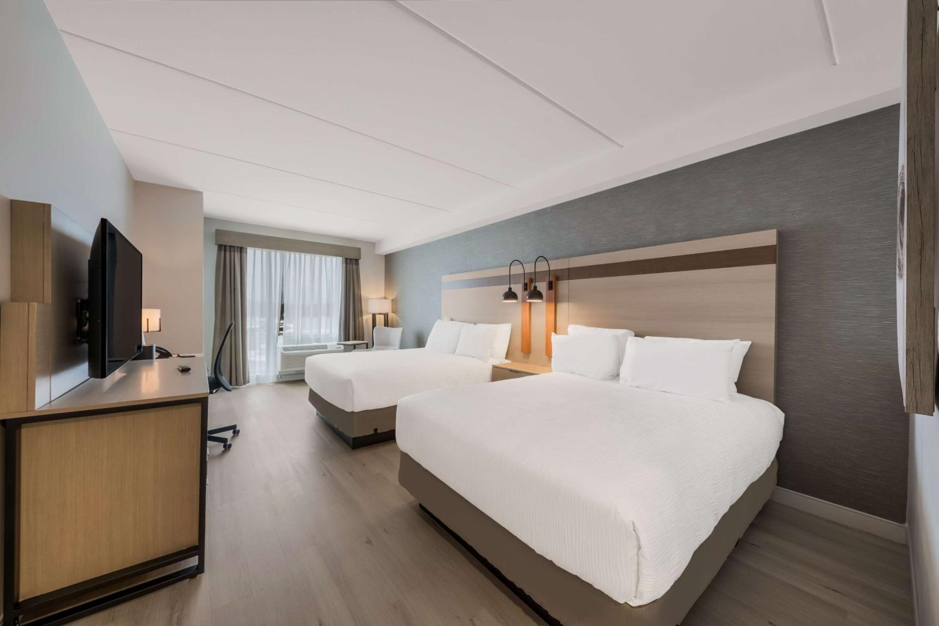Queen Room with Two Queen Beds - Disability Access - Photo 1
