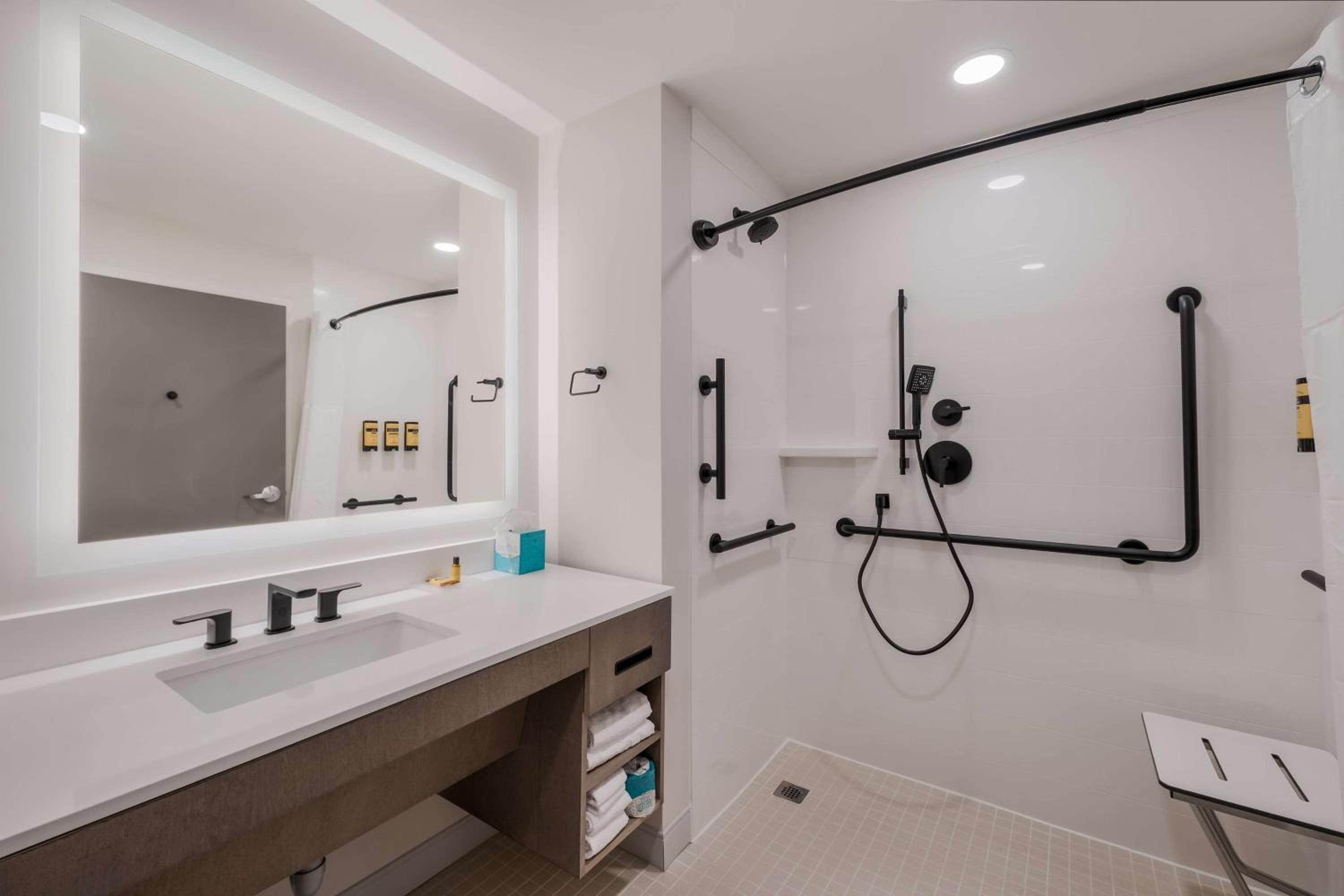 Queen Room with Two Queen Beds - Disability Access Roll in Shower - Photo 2