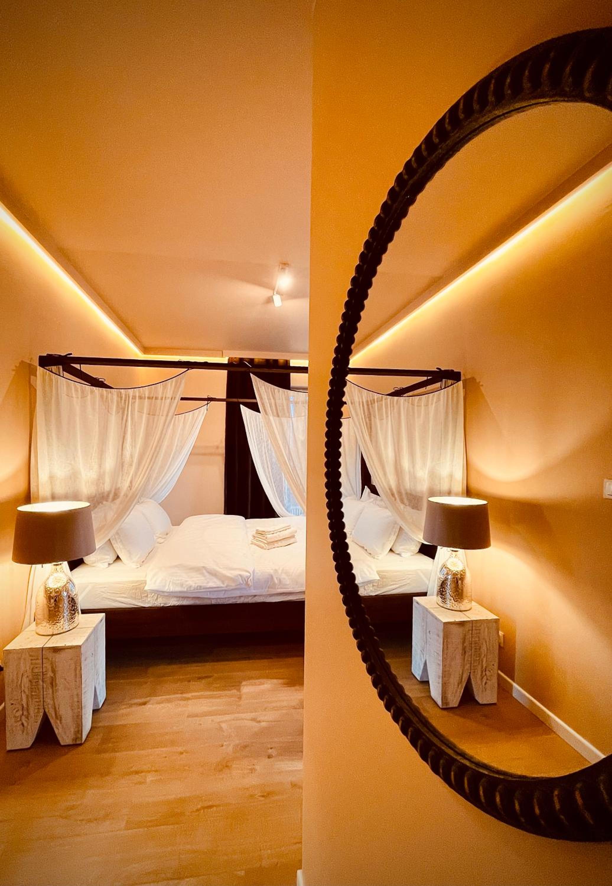 Suite - Photo 1