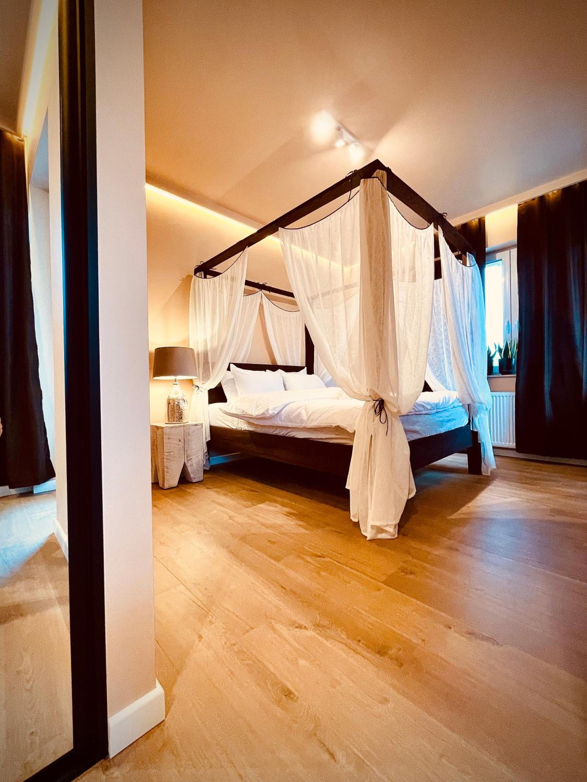 Suite - Photo 7