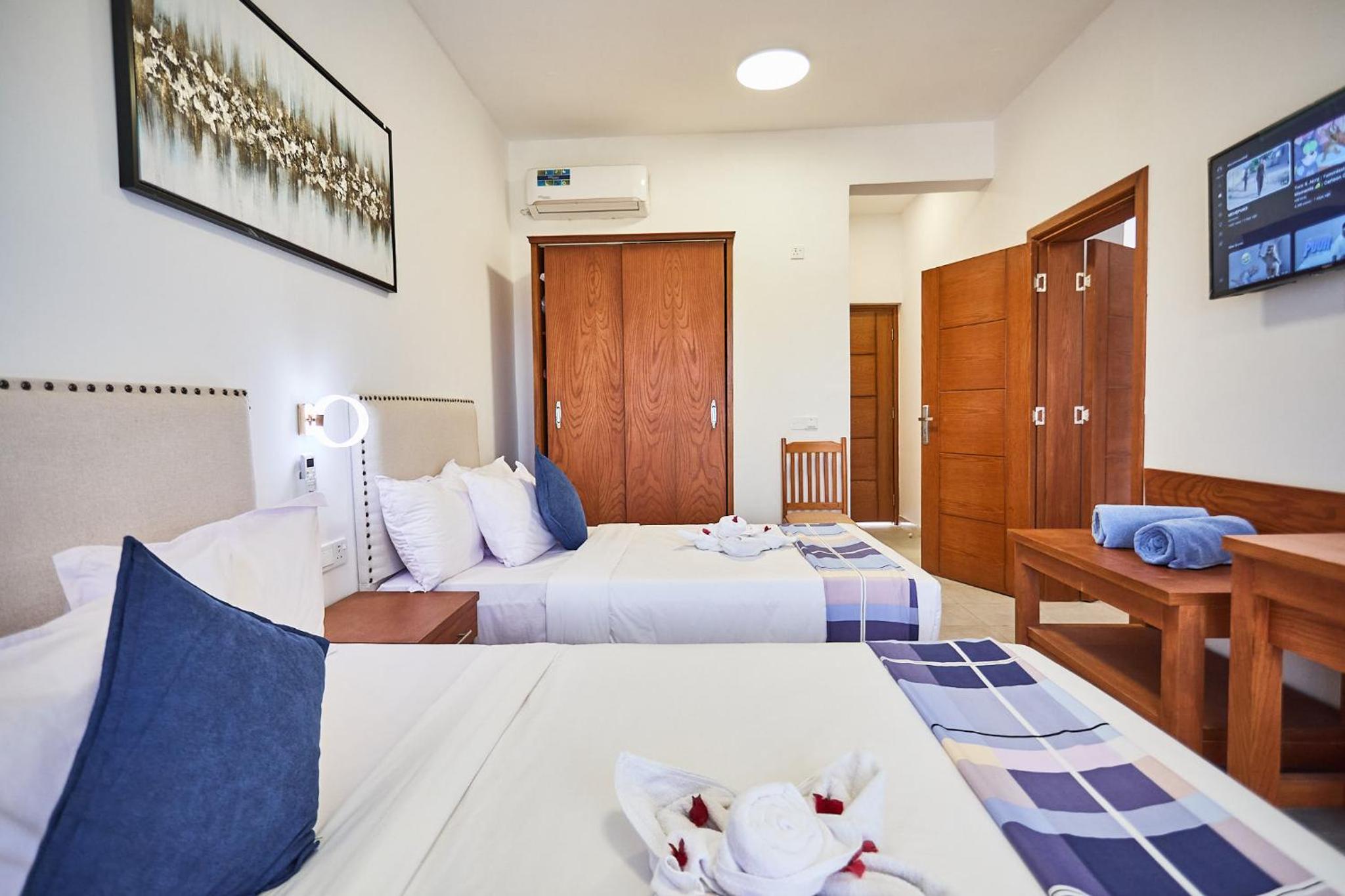 Twin Room with Pool View - Photo 1