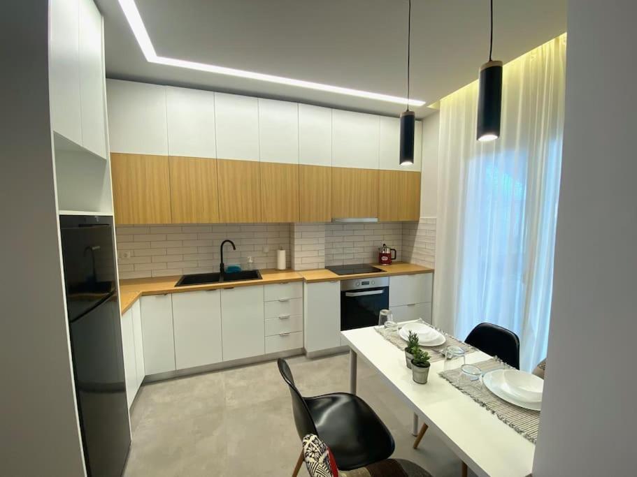 One-Bedroom Apartment photo 2