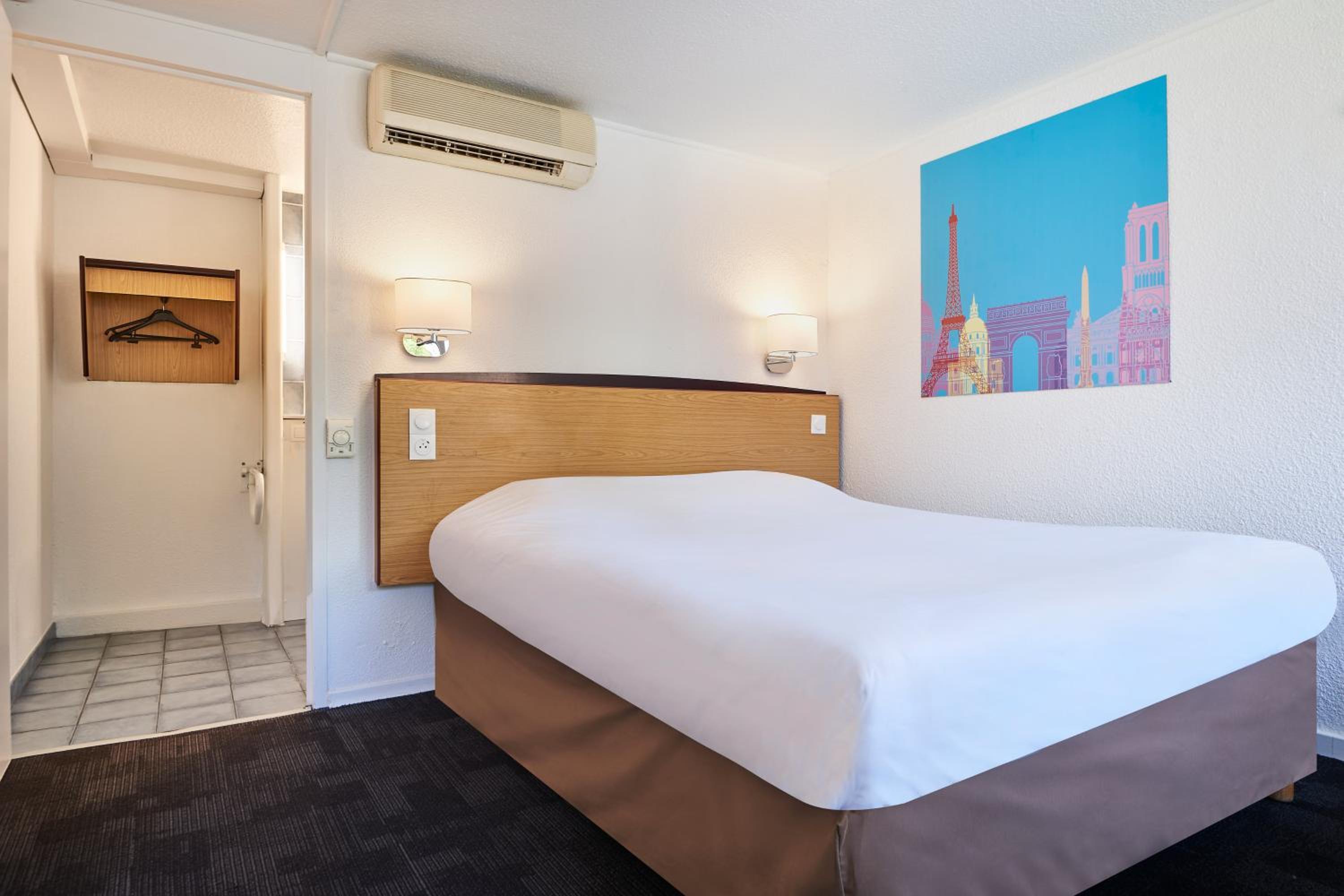 Triple Room with 1 Double Bed and 1 Junior Bed photo 1