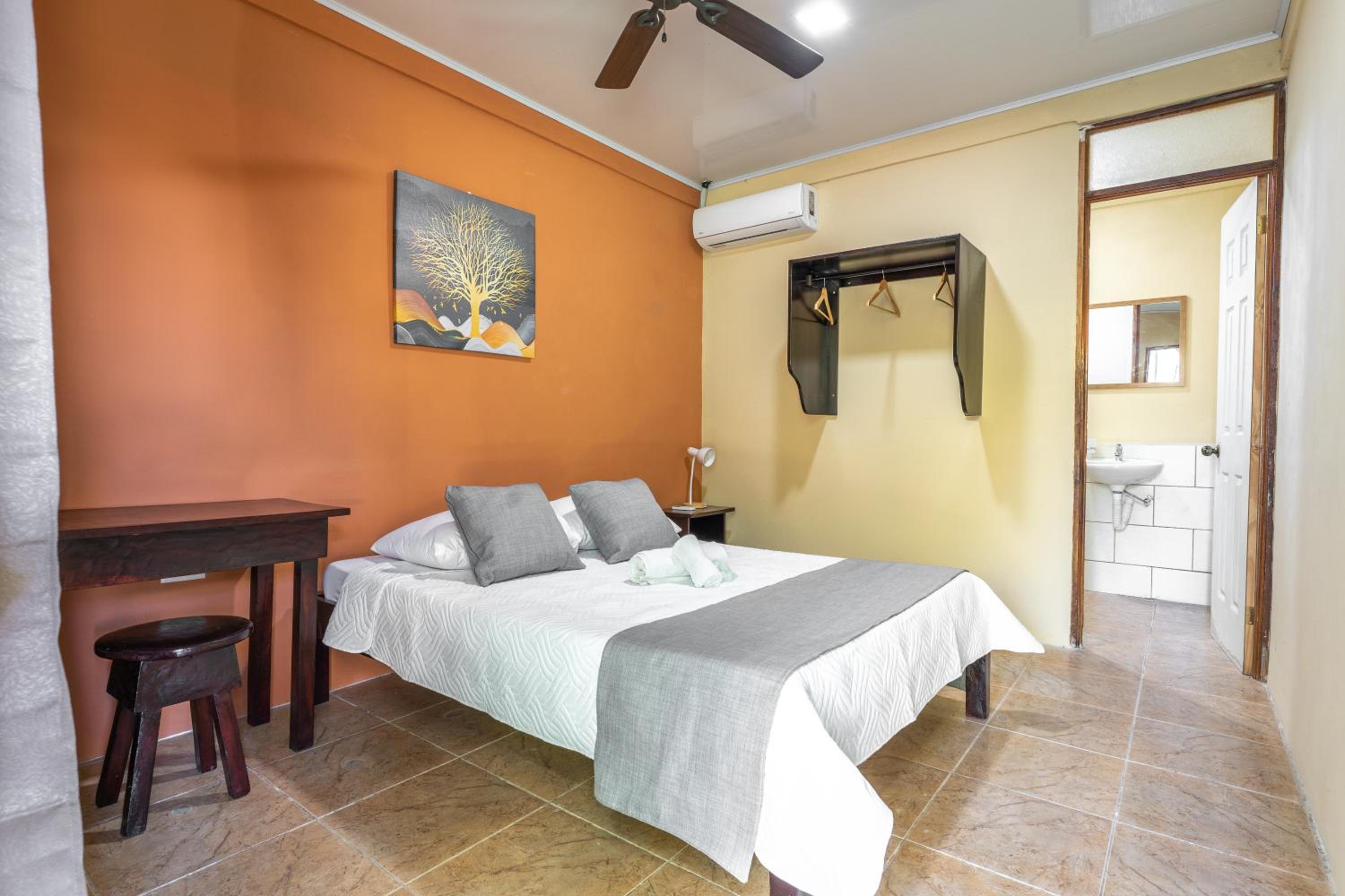Double Room with Private Bathroom photo 2