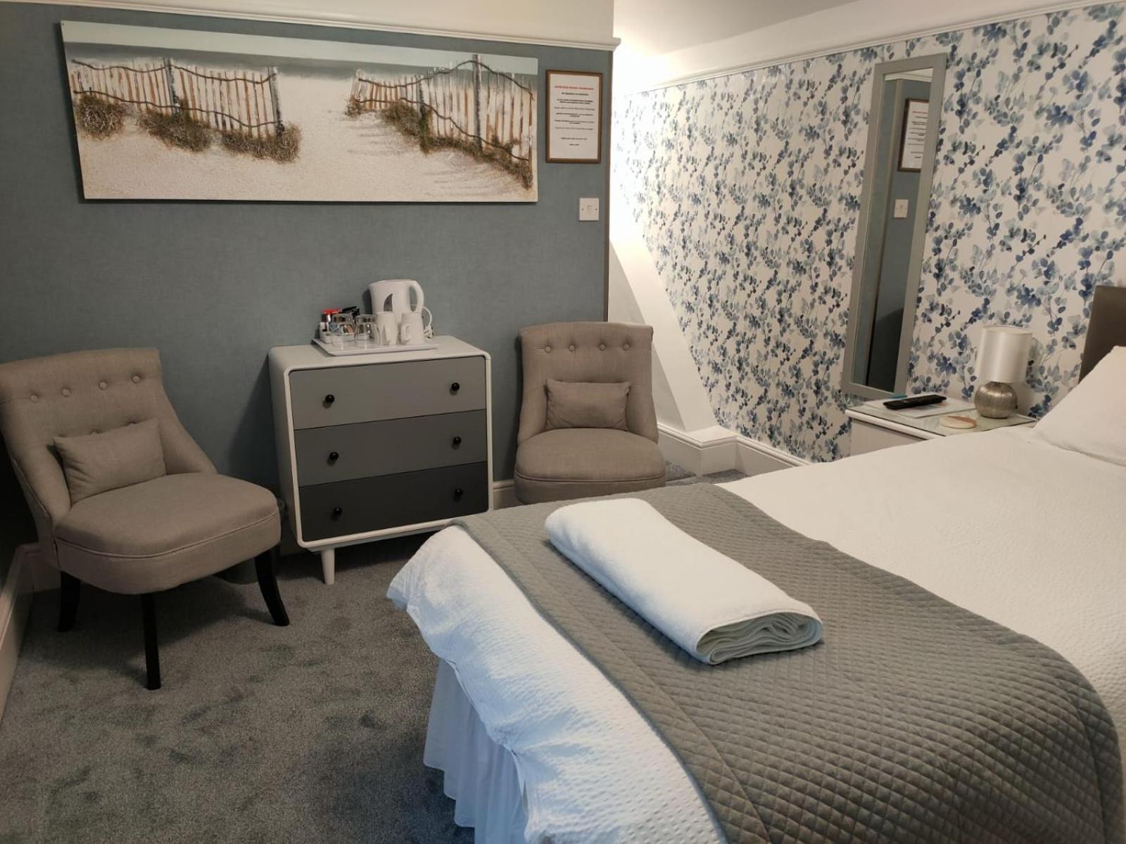 Twin Room with Bathroom photo 2