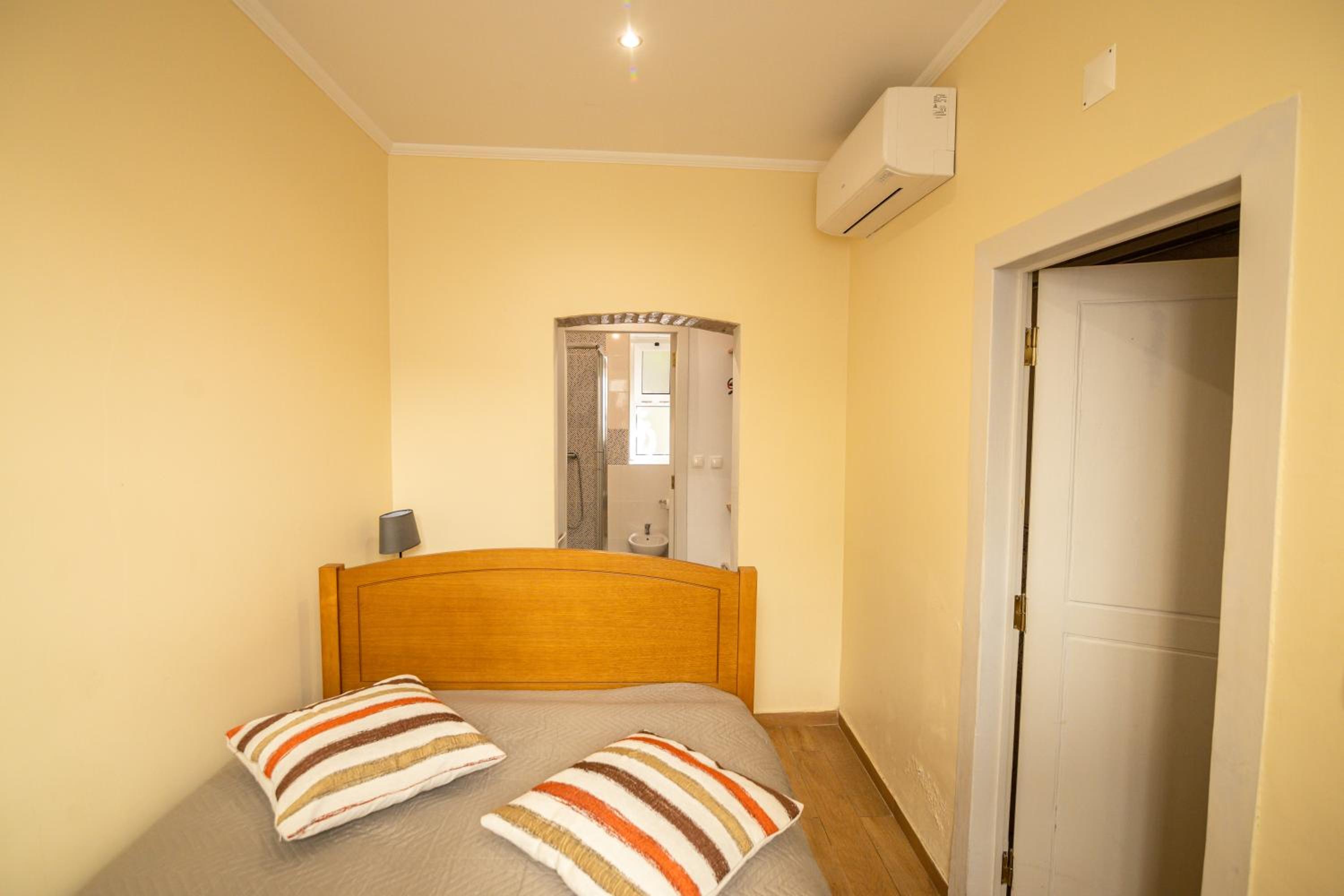 Double Room with Private Bathroom photo 2