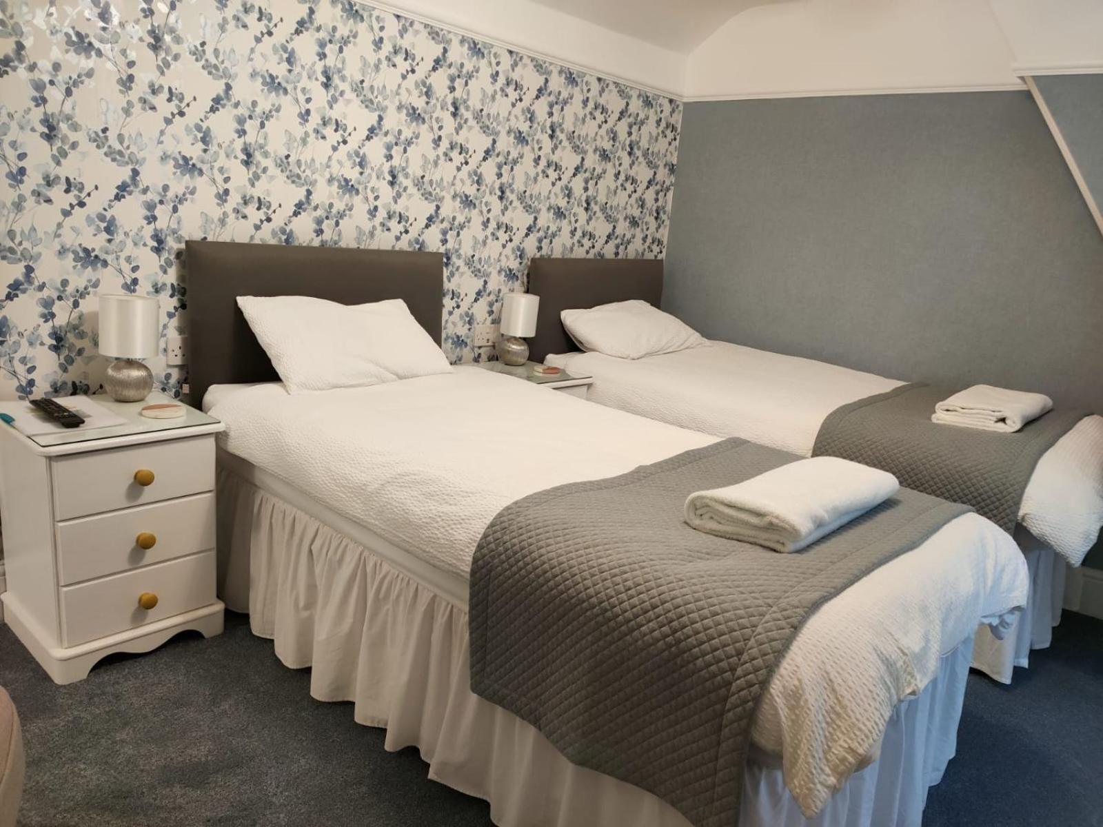 Twin Room with Bathroom photo 3