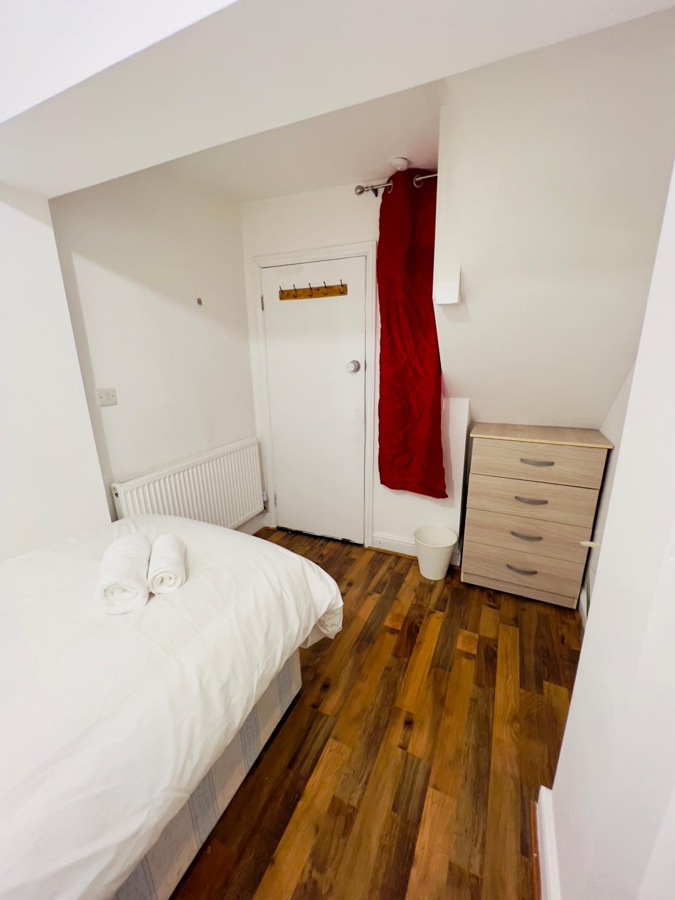 Single Room with Shared Bathroom photo 1