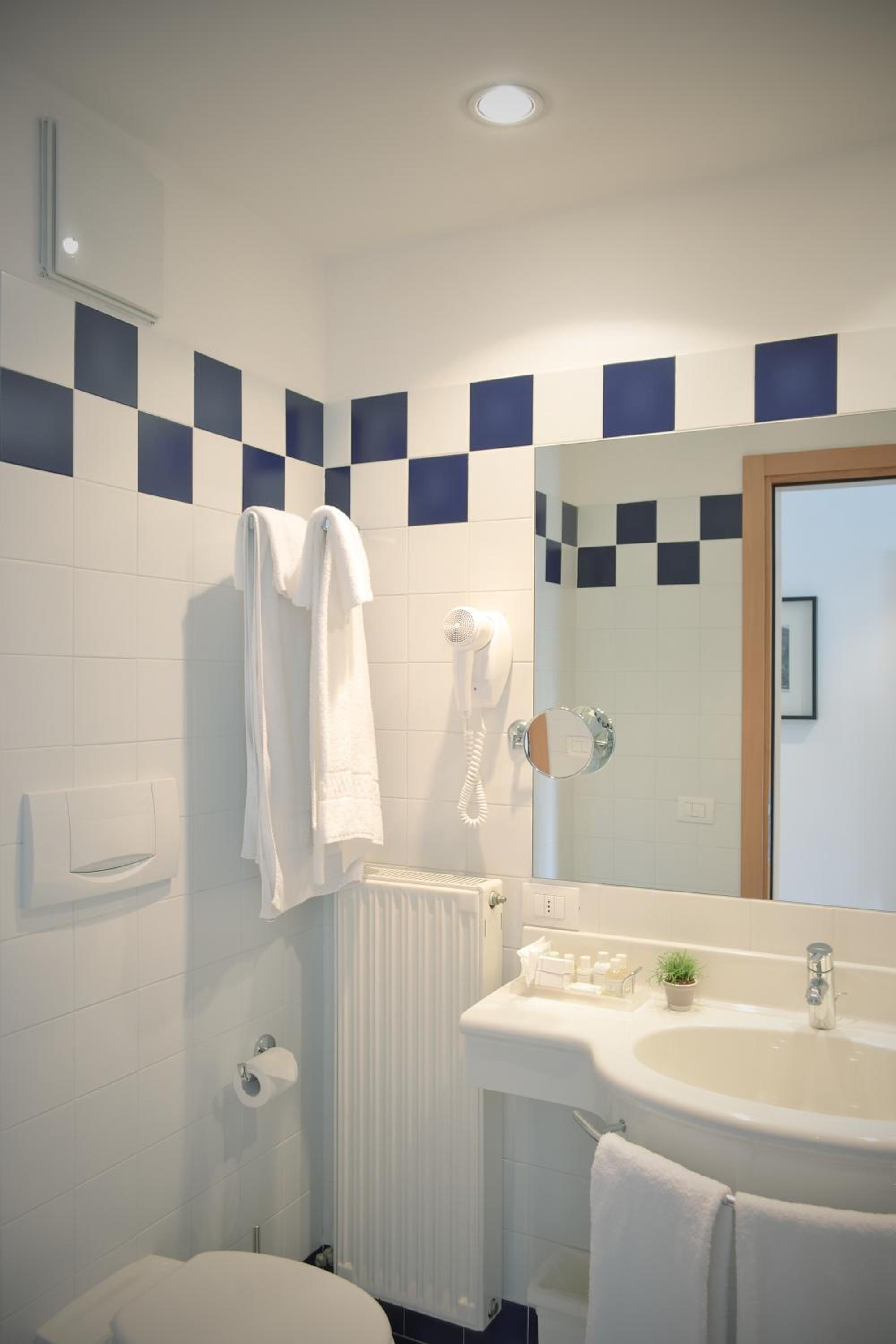 Standard Double/Twin Room - Photo 5