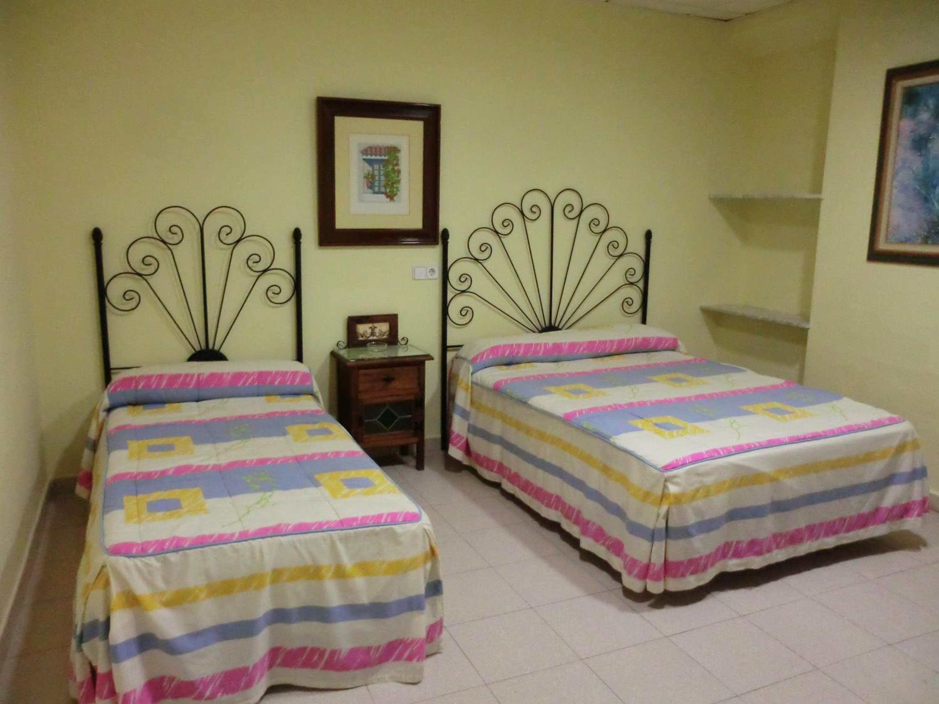 Double or Twin Room - Photo 4