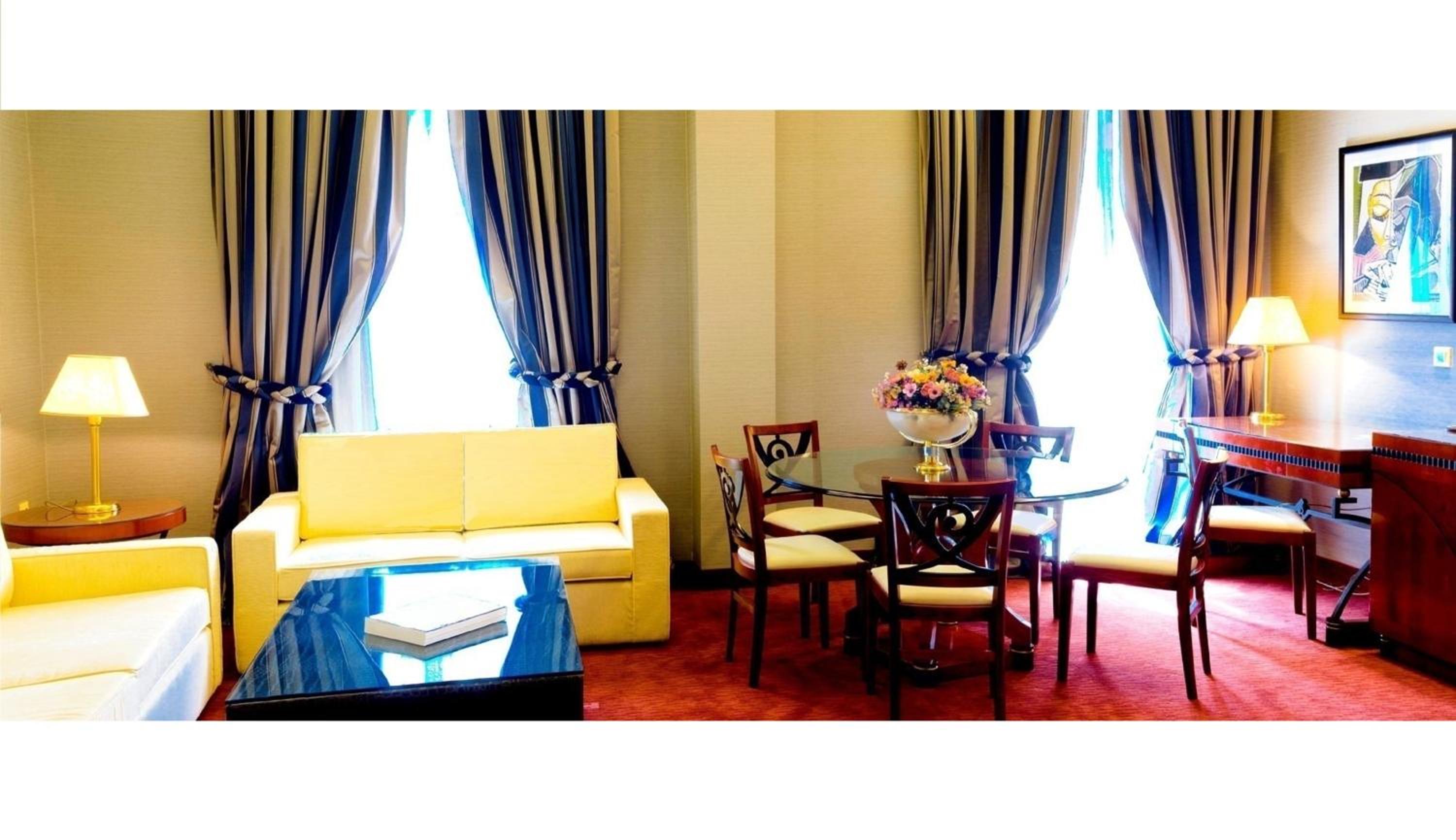 Executive Two-Bedroom Suite thumbnail 6