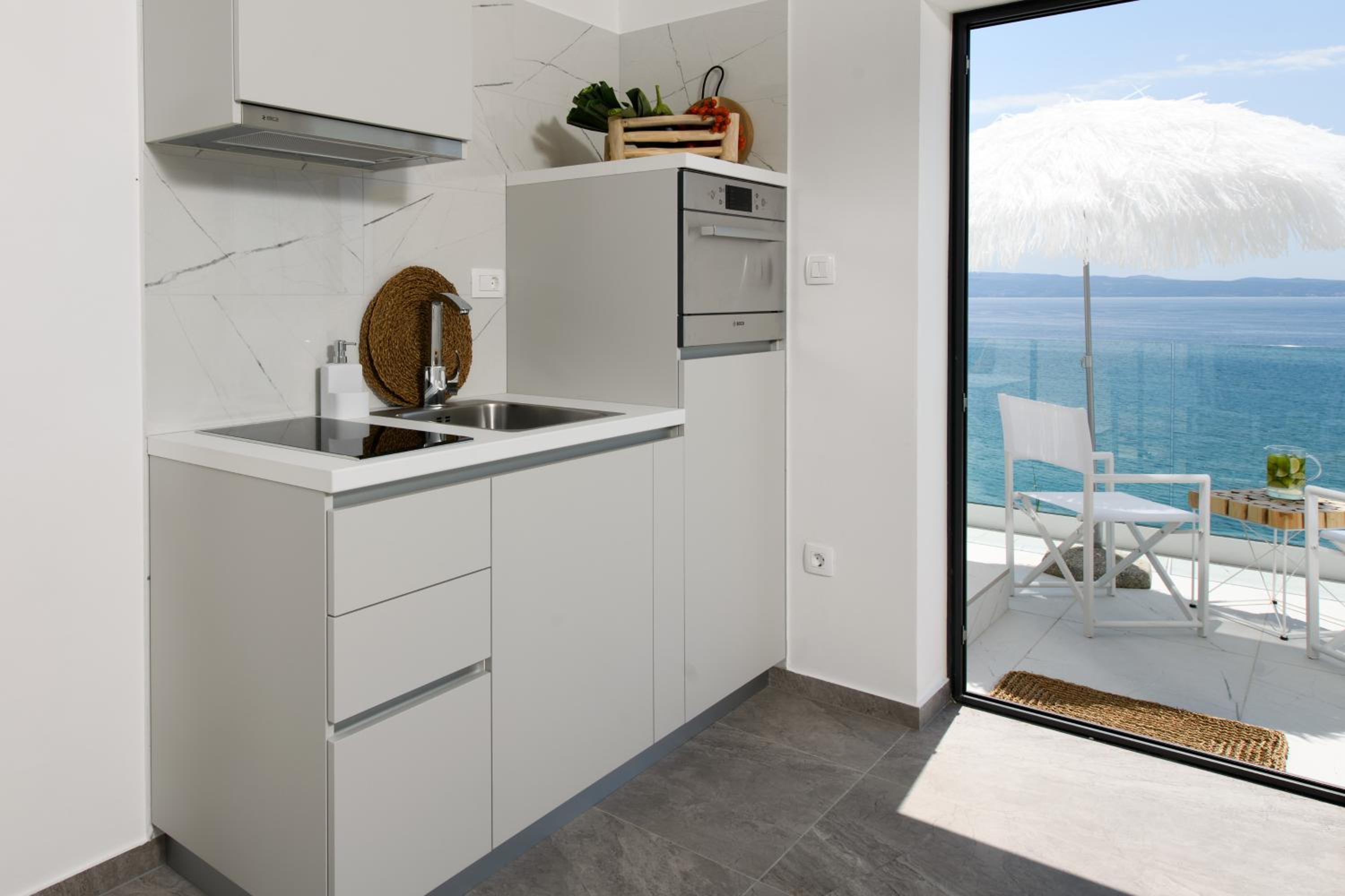 Deluxe Double Room with Balcony and Sea View photo 3