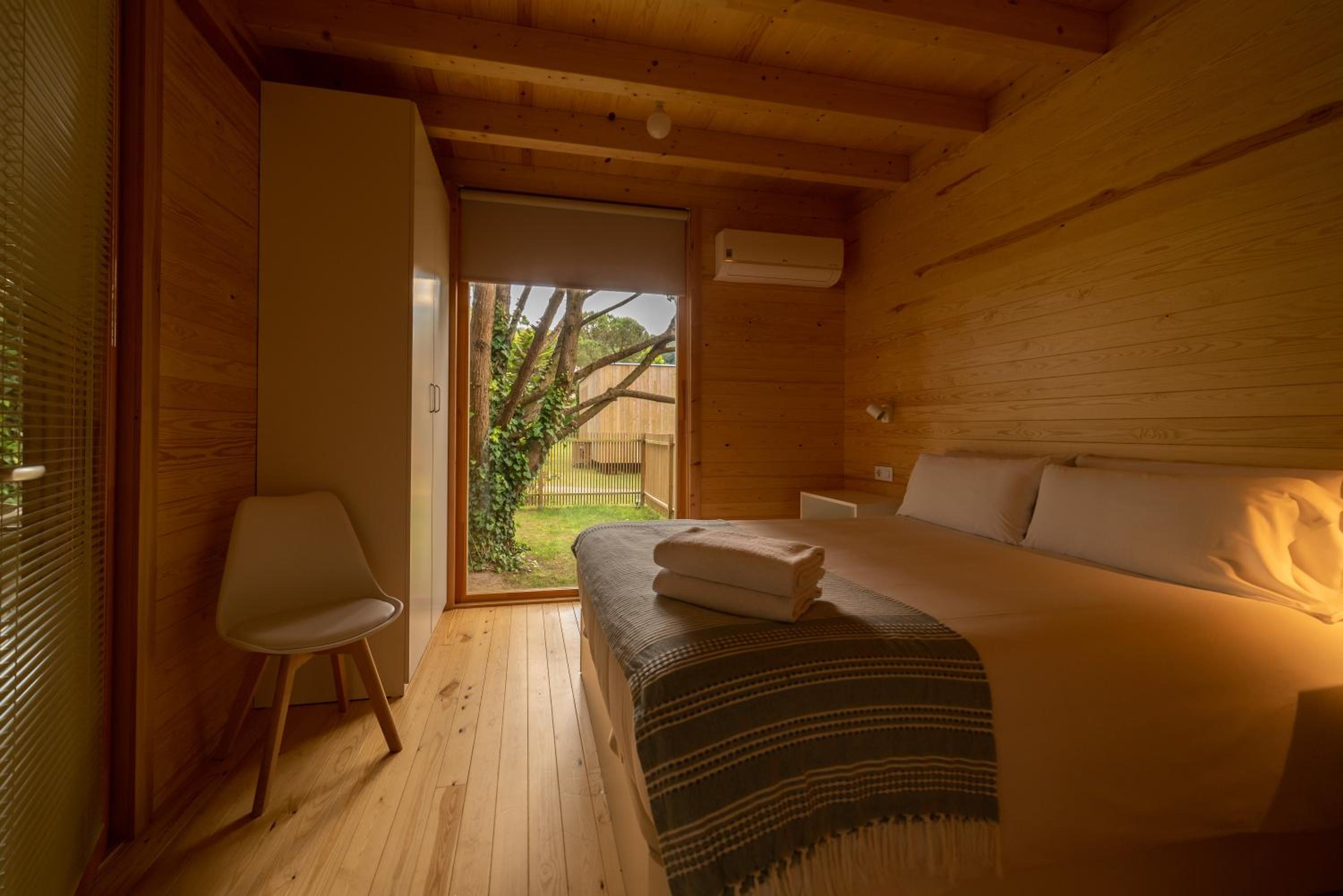 Apartamento de Dos Habitaciones con Bañera de Hidromasaje.
